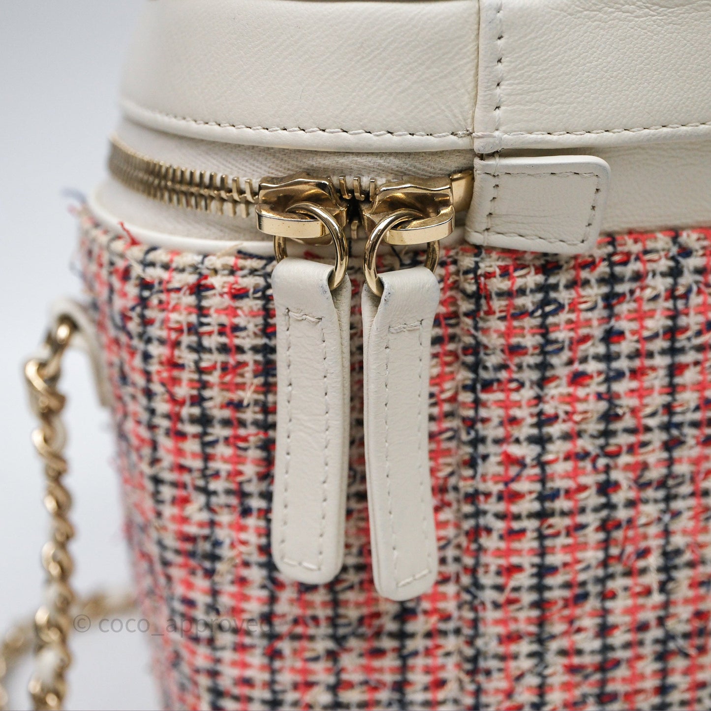 Chanel Round Vanity Clutch With Chain White Tweed Gold Hardware
