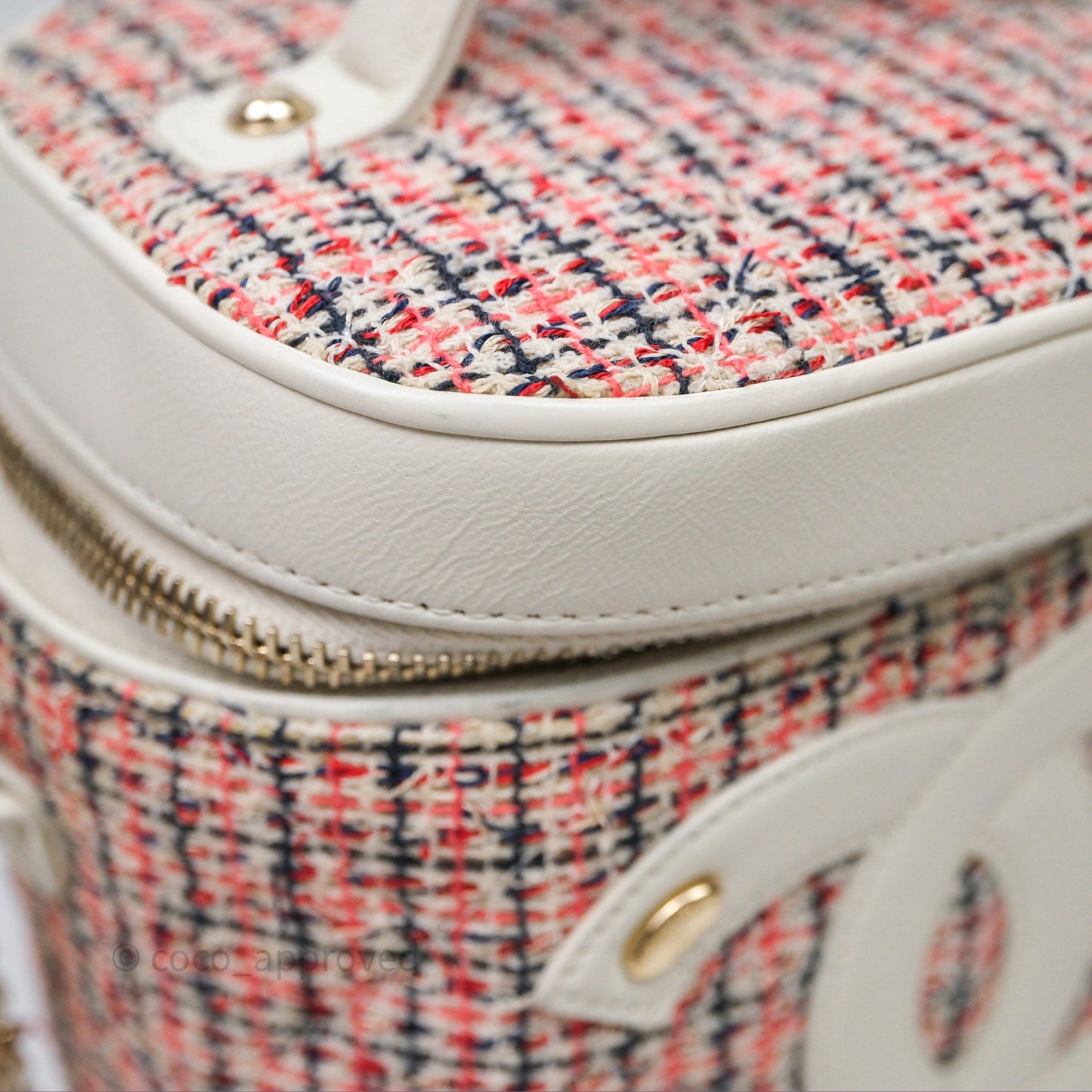 Chanel Round Vanity Clutch With Chain White Tweed Gold Hardware