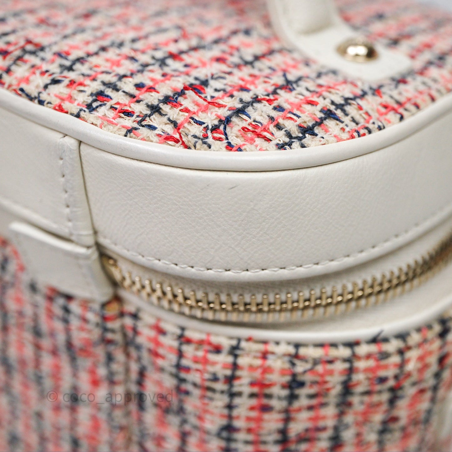 Chanel Round Vanity Clutch With Chain White Tweed Gold Hardware