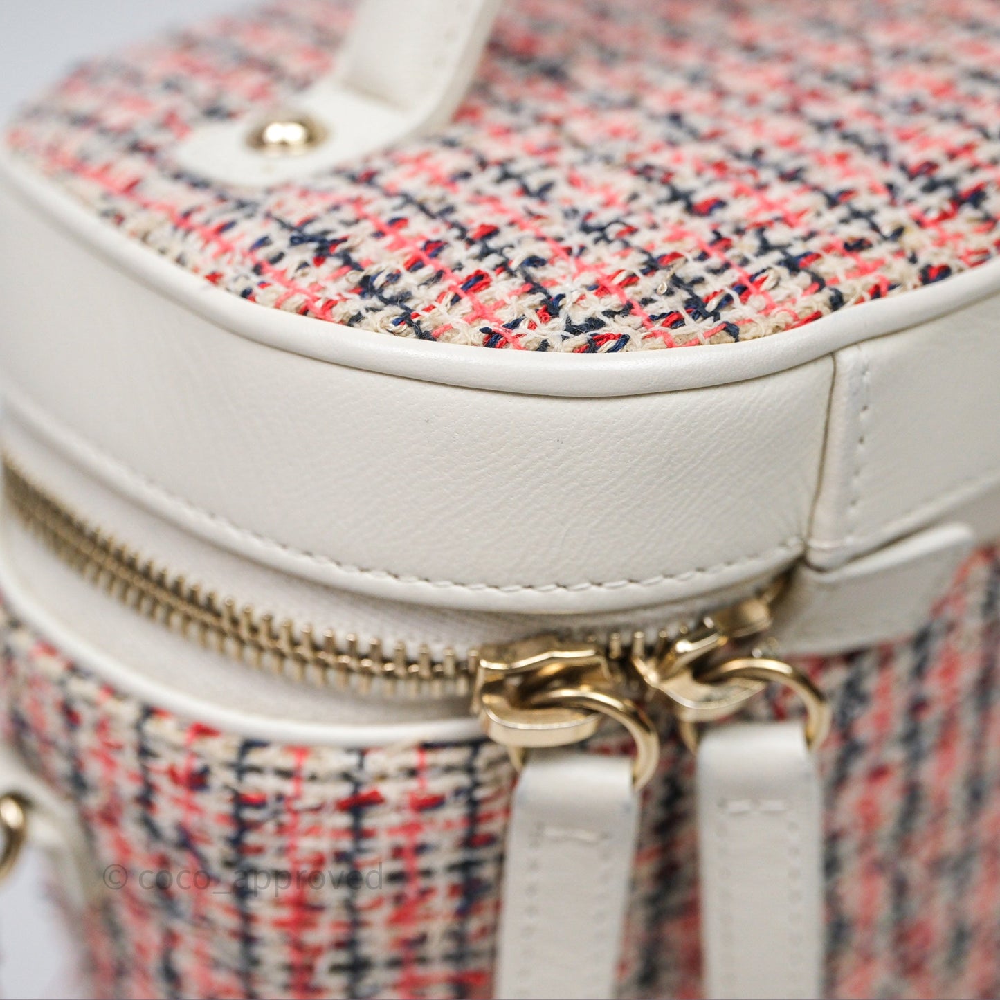 Chanel Round Vanity Clutch With Chain White Tweed Gold Hardware