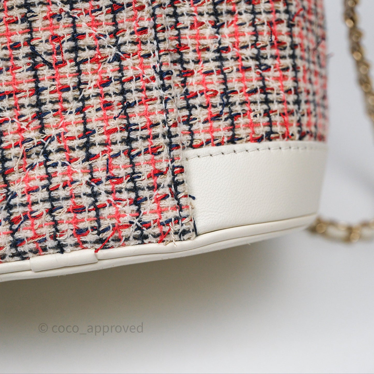 Chanel Round Vanity Clutch With Chain White Tweed Gold Hardware