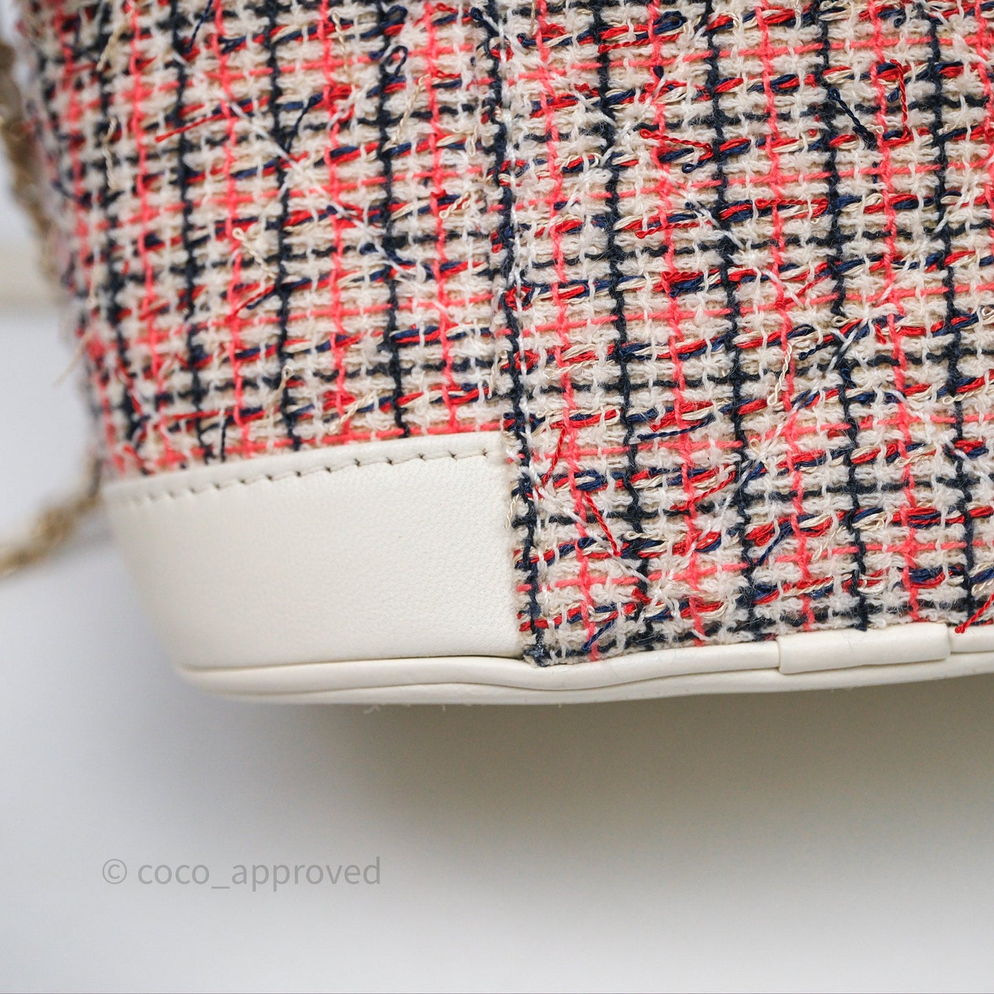 Chanel Round Vanity Clutch With Chain White Tweed Gold Hardware