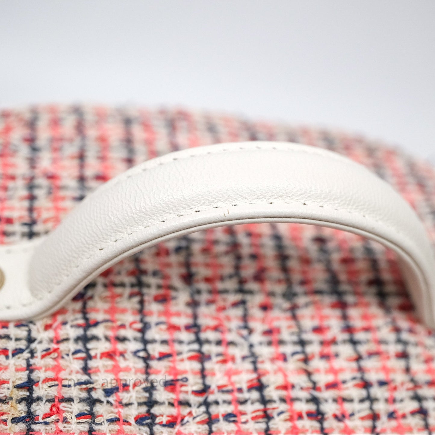 Chanel Round Vanity Clutch With Chain White Tweed Gold Hardware
