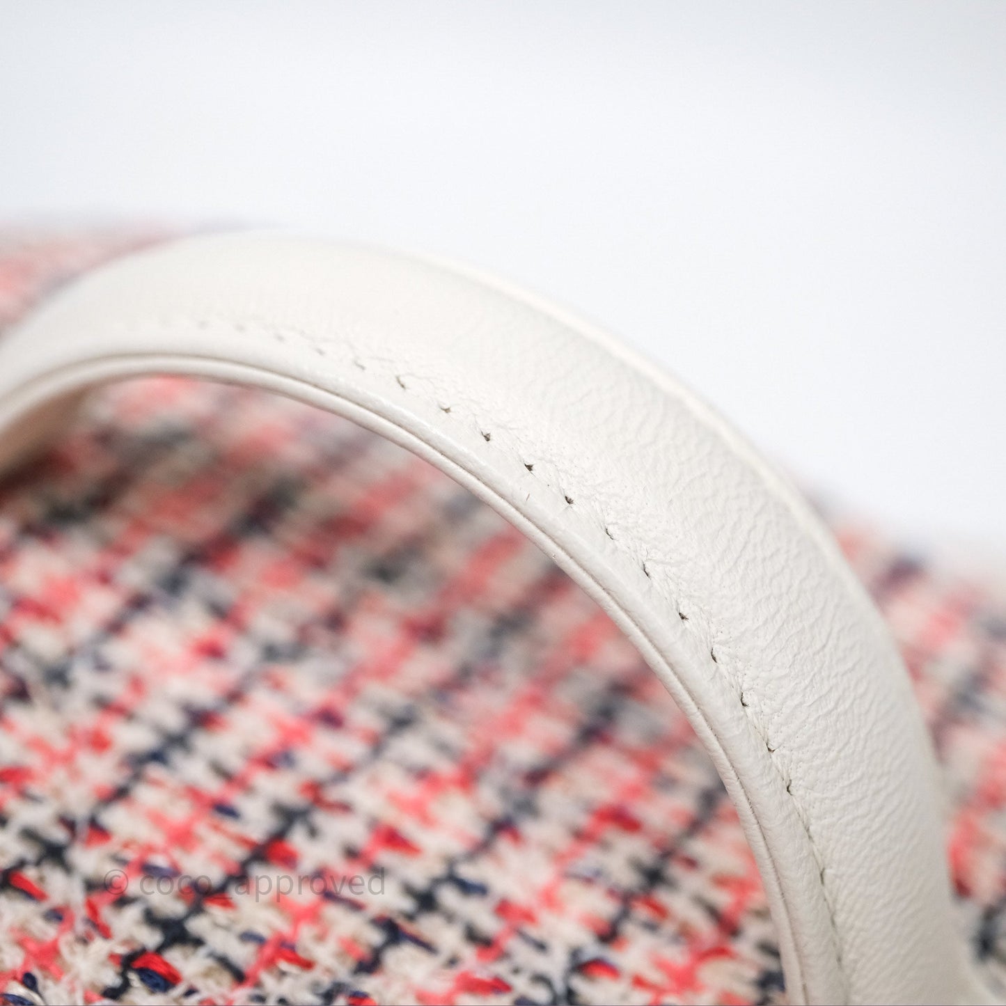 Chanel Round Vanity Clutch With Chain White Tweed Gold Hardware