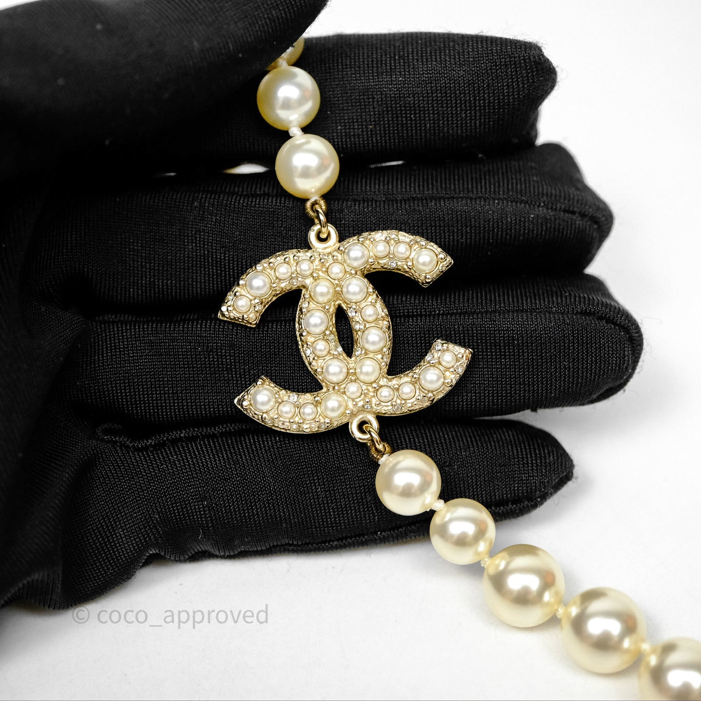 Chanel CC Pearl Necklace Gold Tone 19V