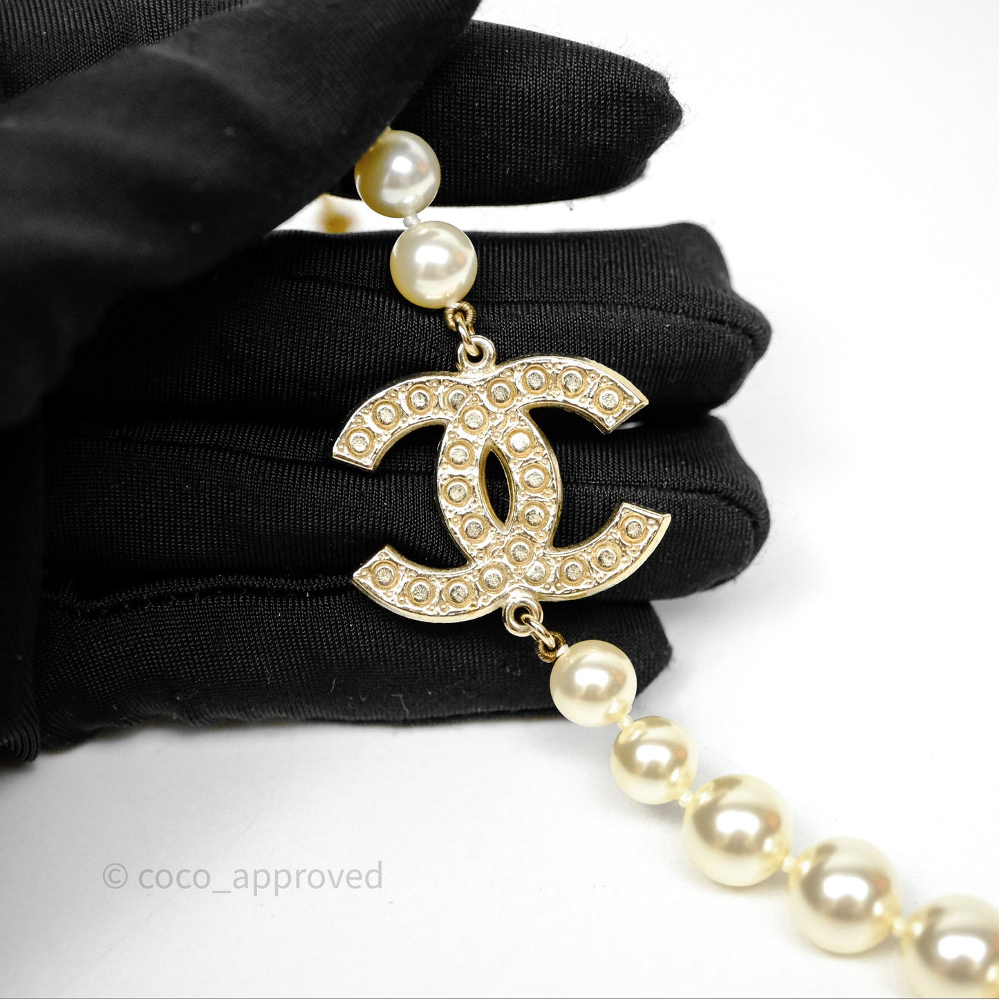 Chanel CC Pearl Necklace Gold Tone 19V