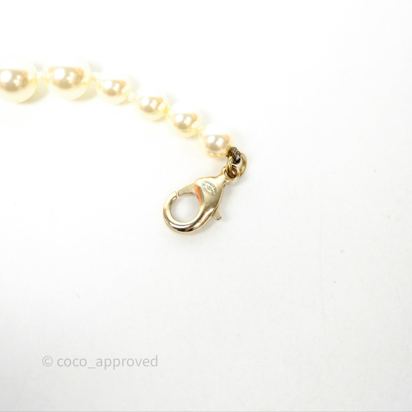 Chanel CC Pearl Necklace Gold Tone 19V