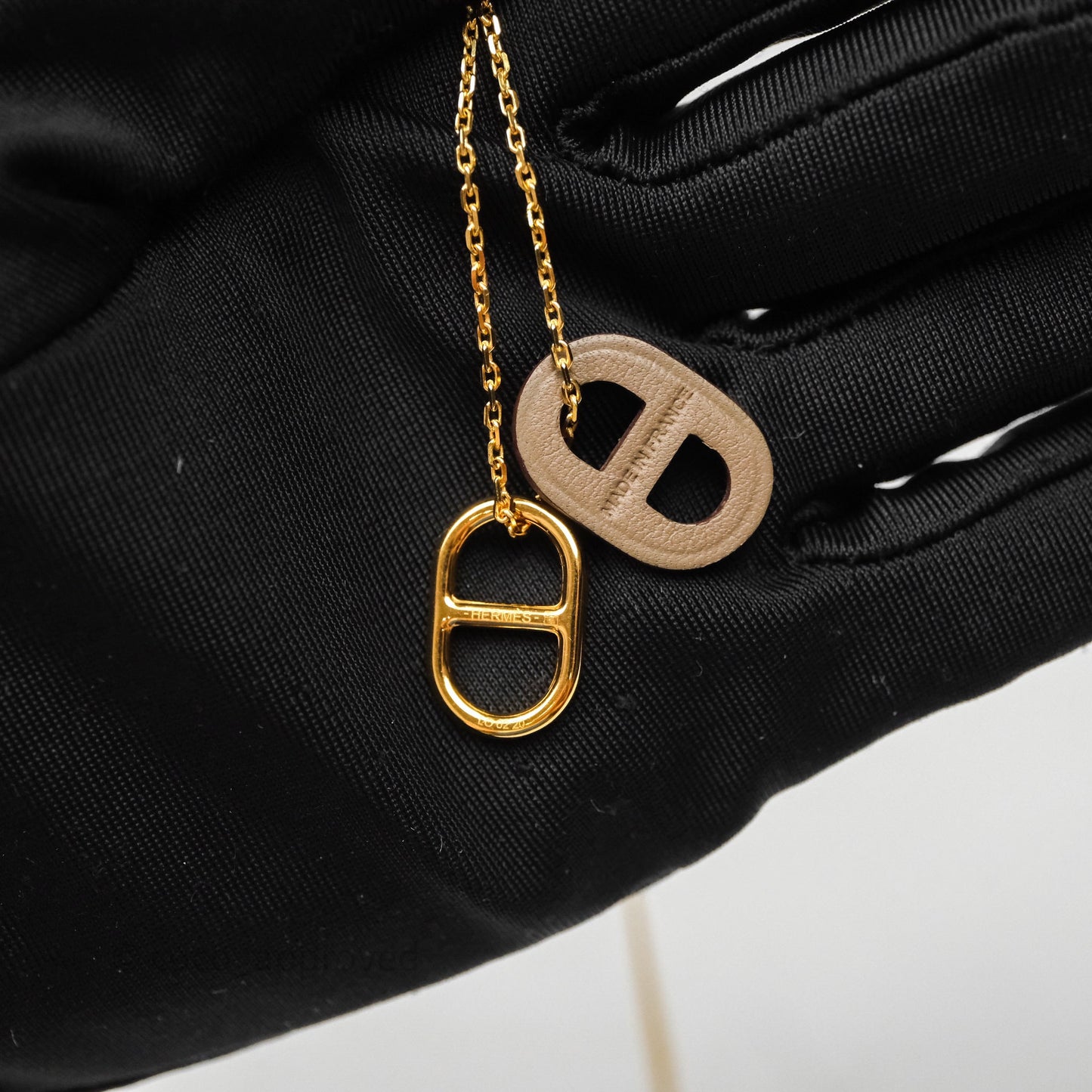 Hermès O'Maillon Pendant Etoupe Swift Gold Hardware