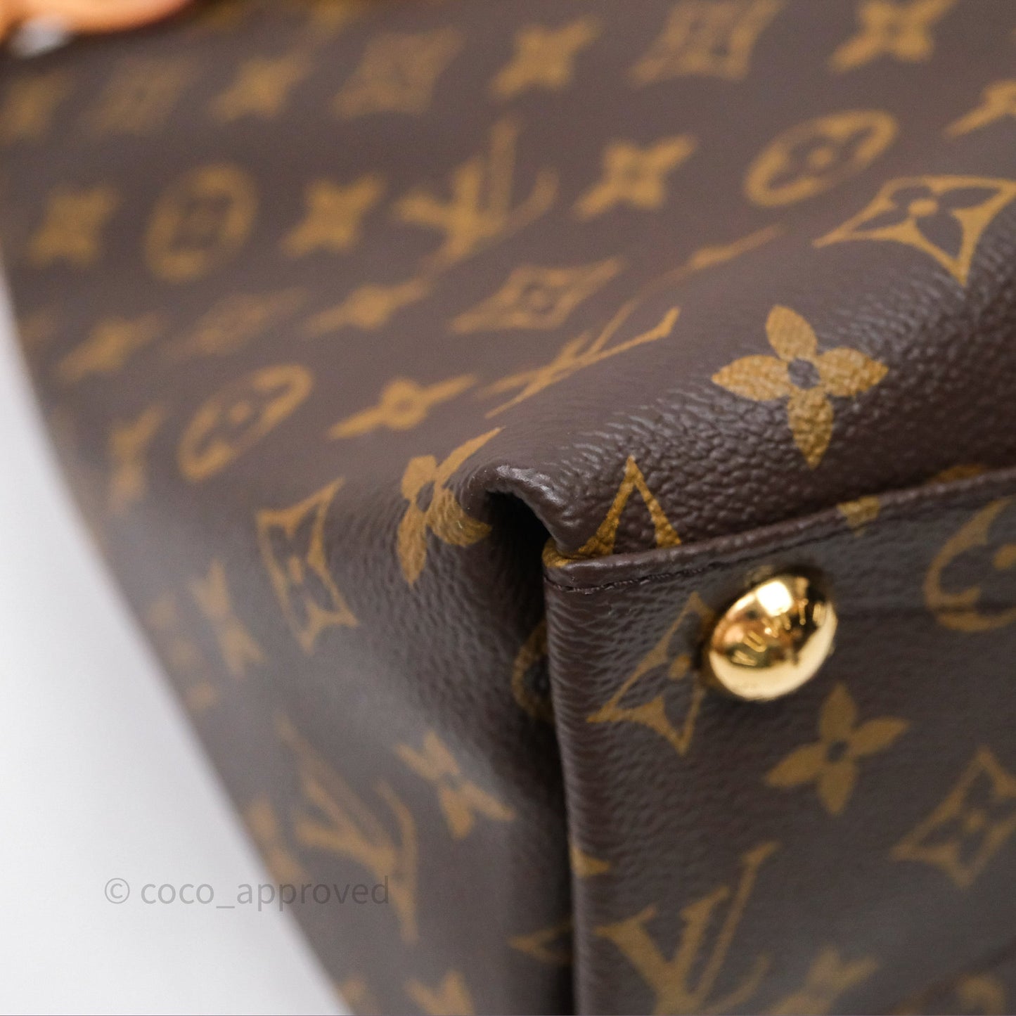 Louis Vuitton V Tote MM Monogram Canvas