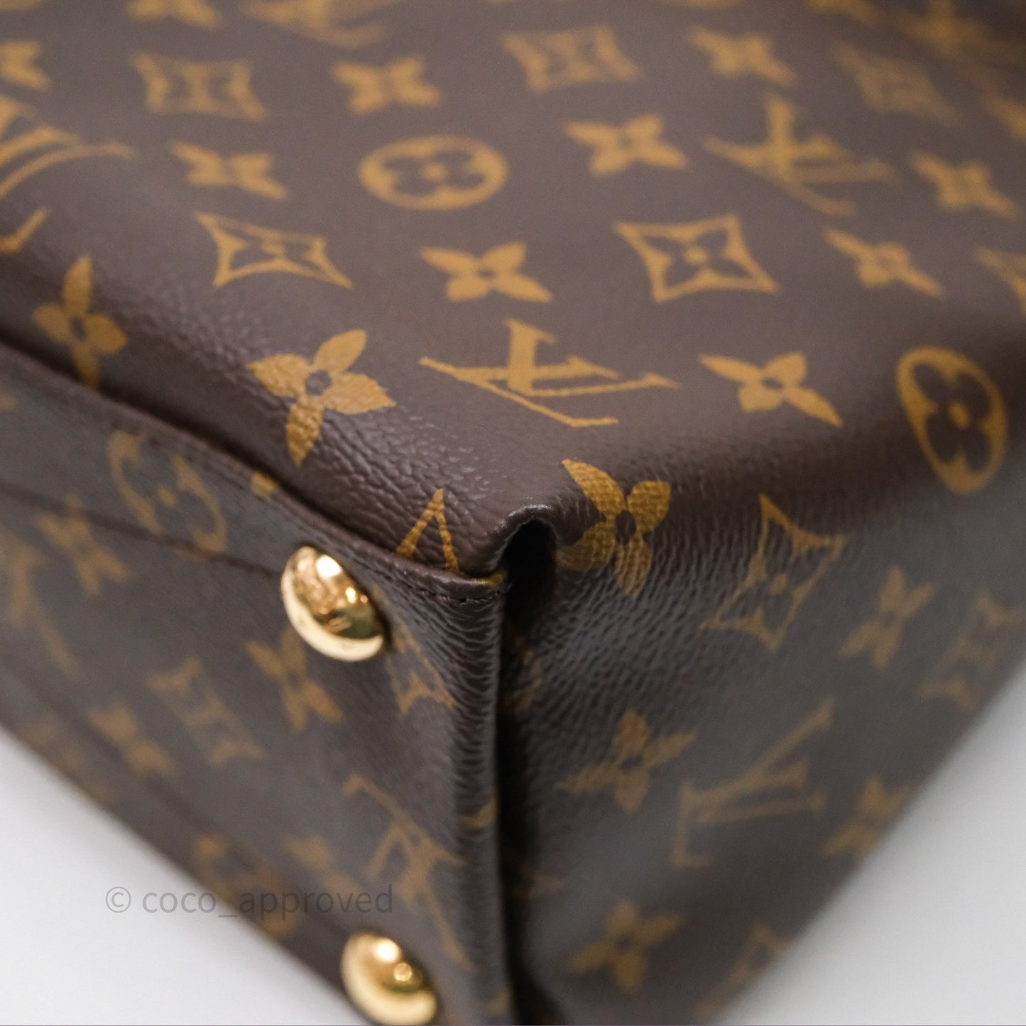 Louis Vuitton V Tote MM Monogram Canvas