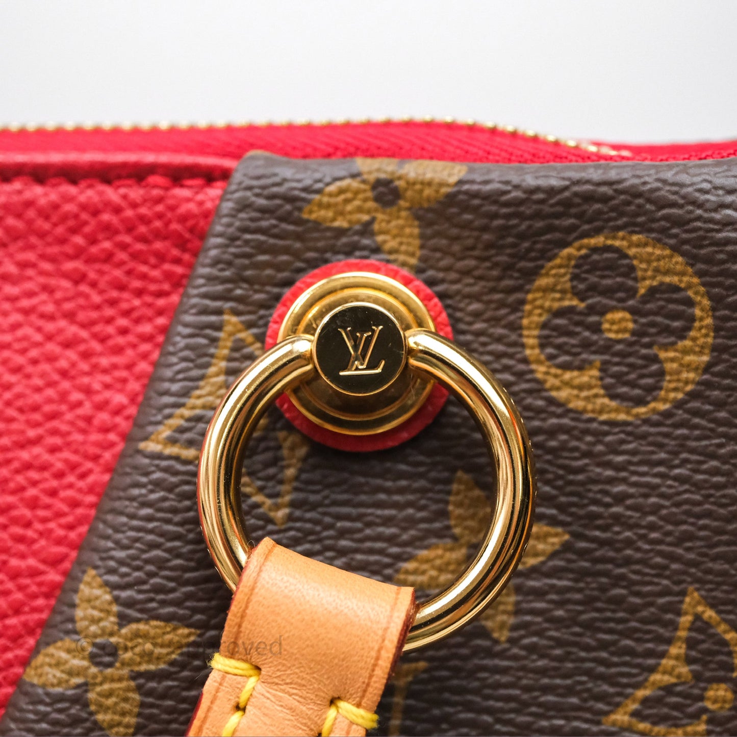 Louis Vuitton V Tote MM Monogram Canvas