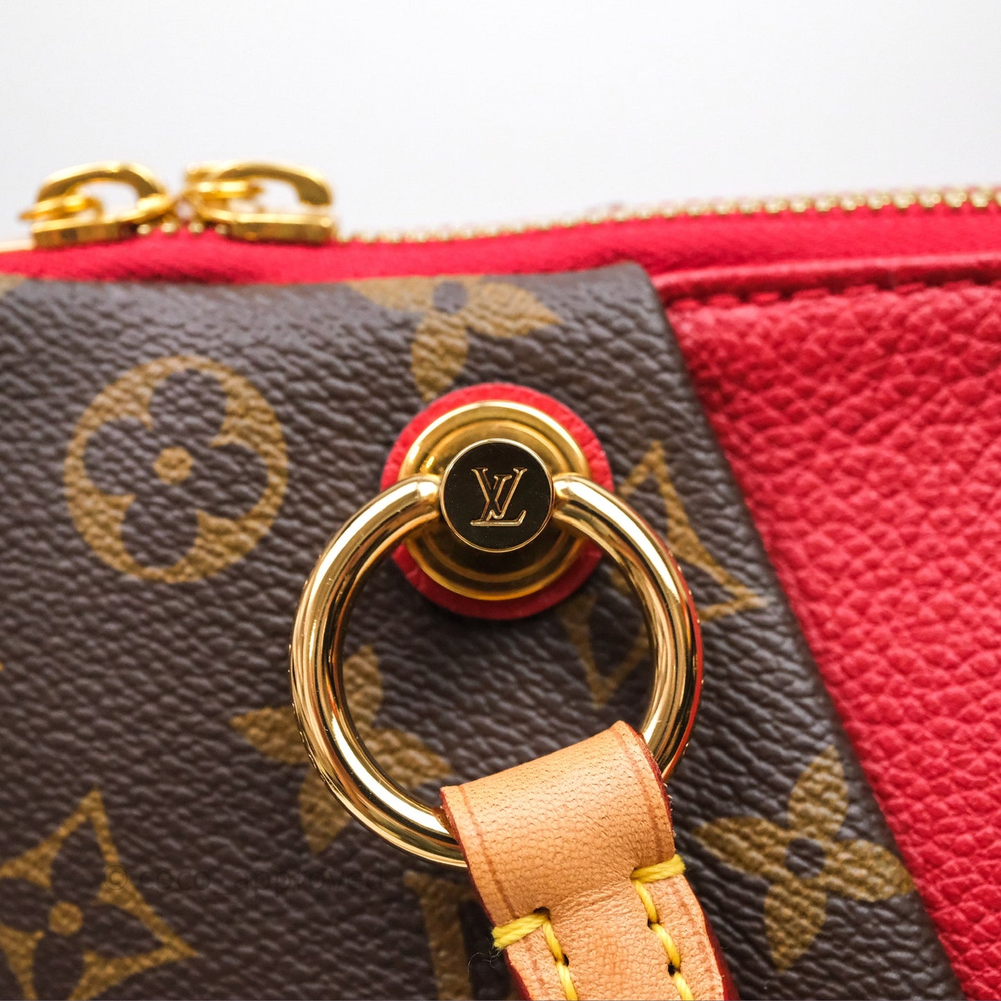 Louis Vuitton V Tote MM Monogram Canvas