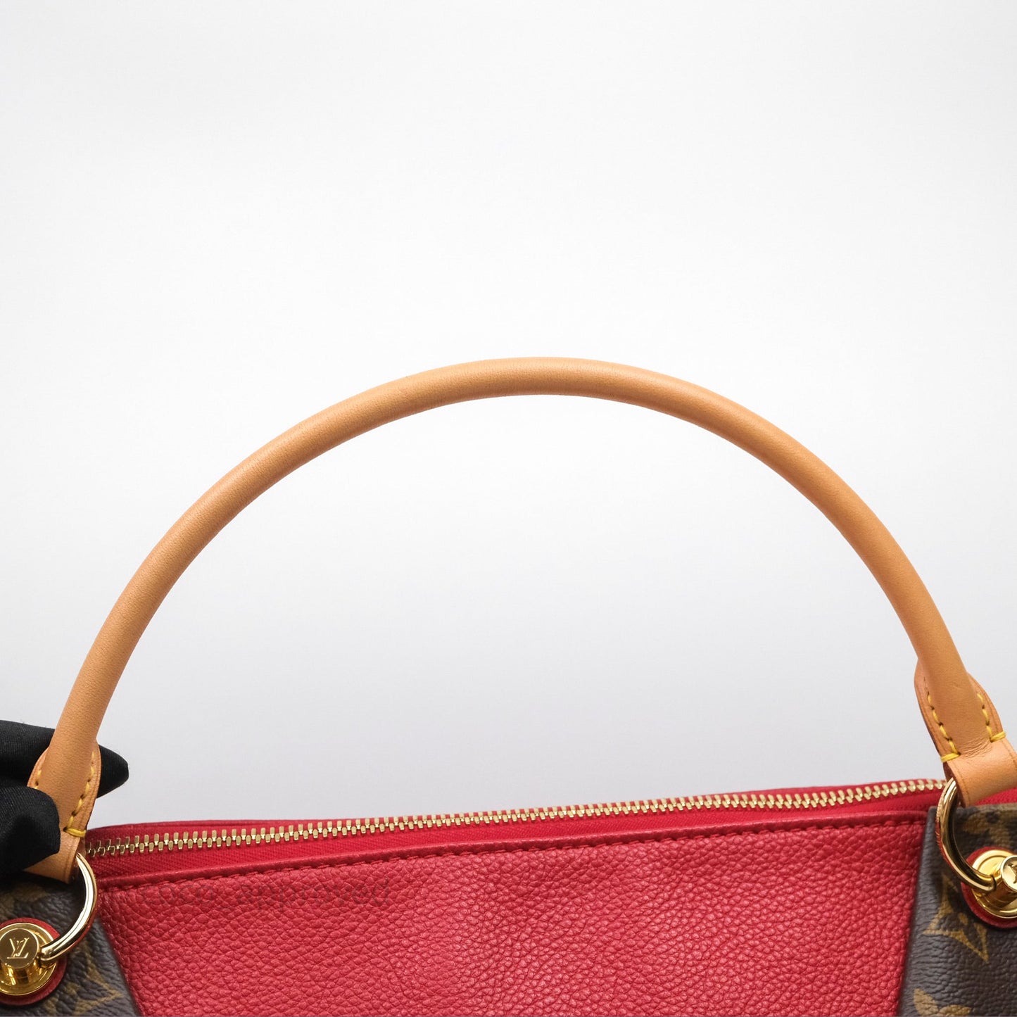 Louis Vuitton V Tote MM Monogram Canvas