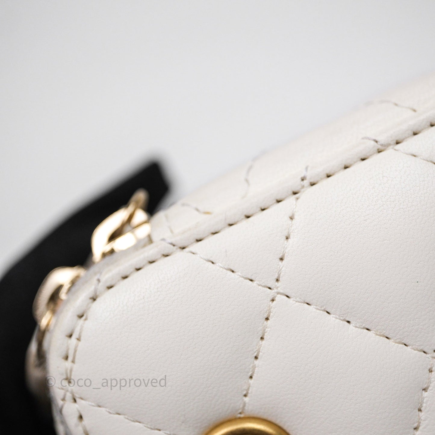 Chanel Mini Pearl Crush Vanity With Chain White Aged Gold Hardware