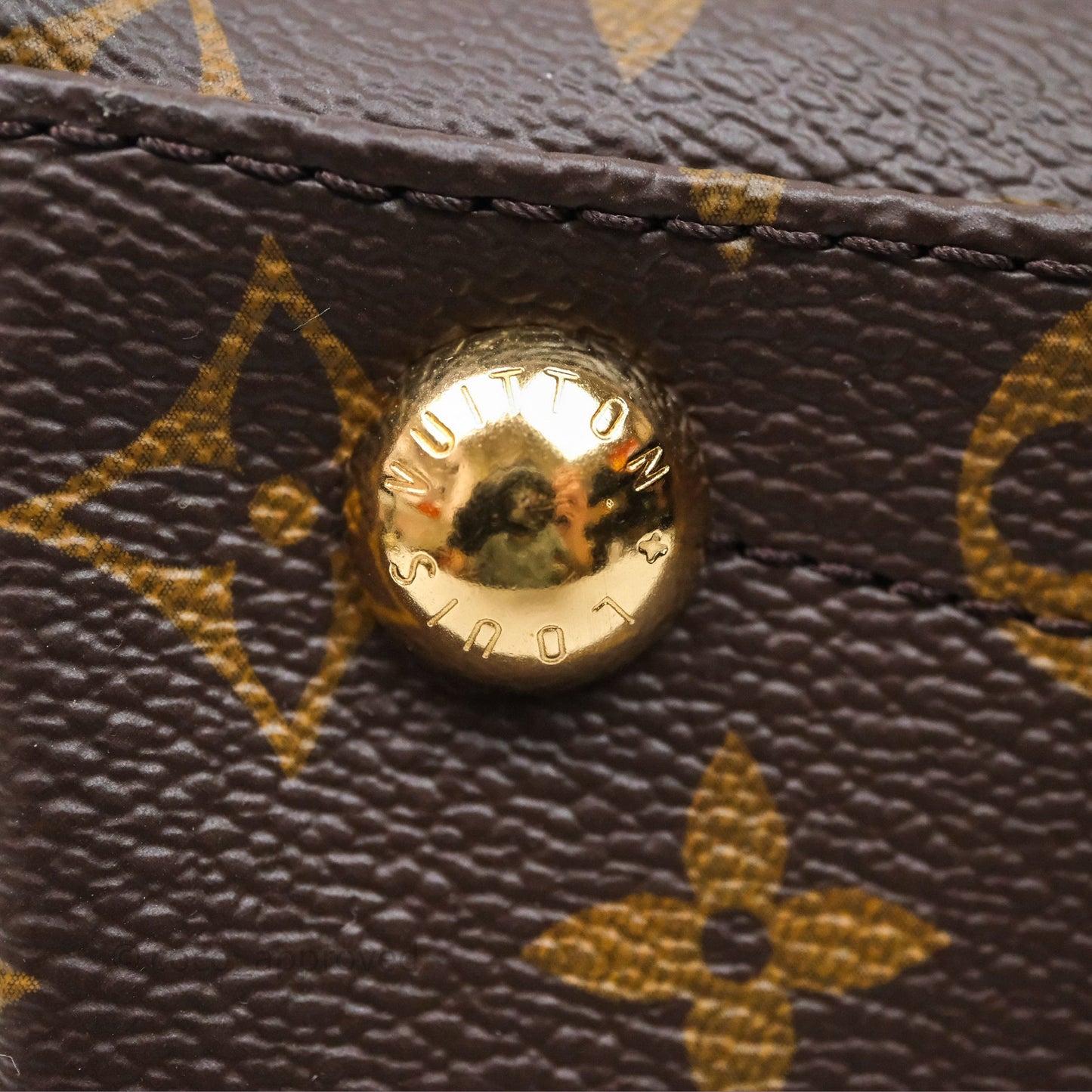 Louis Vuitton V Tote MM Monogram Canvas
