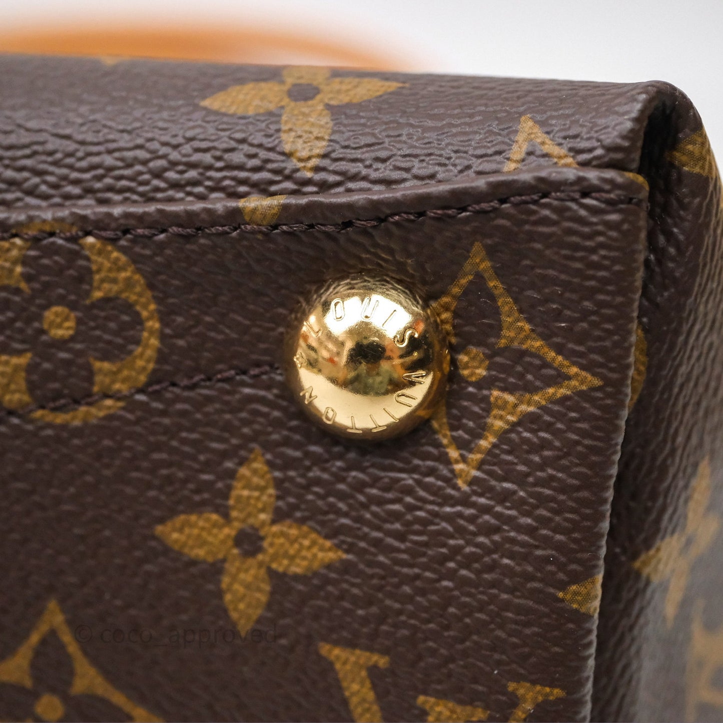 Louis Vuitton V Tote MM Monogram Canvas