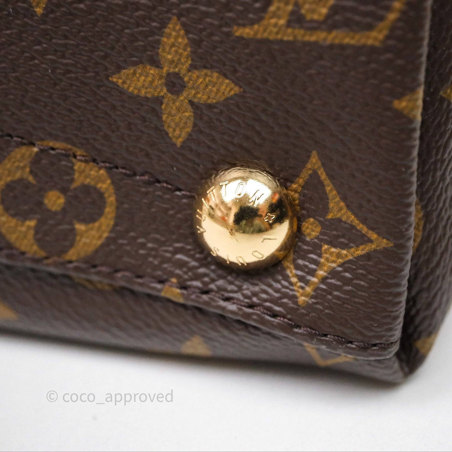 Louis Vuitton V Tote MM Monogram Canvas