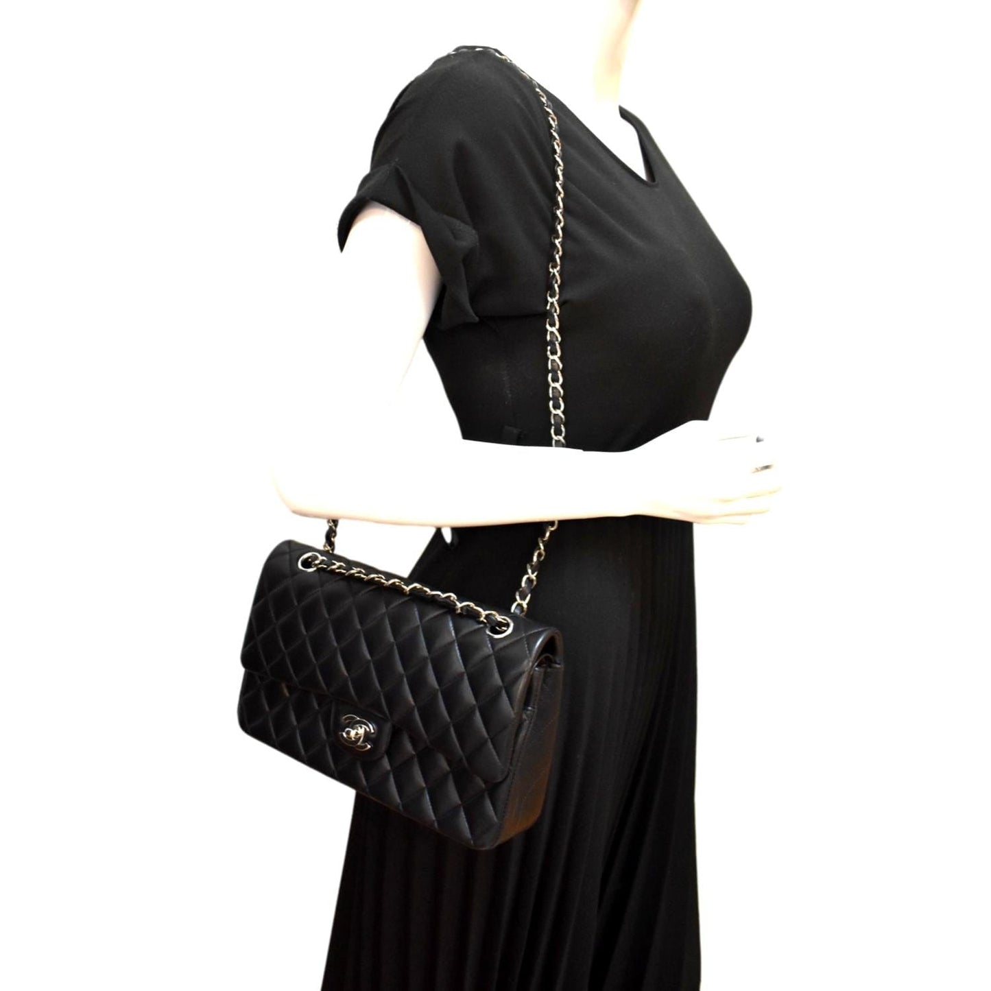Luxury Chanel Classic Medium Double Flap Quilted Leather Shoulder Bag Black