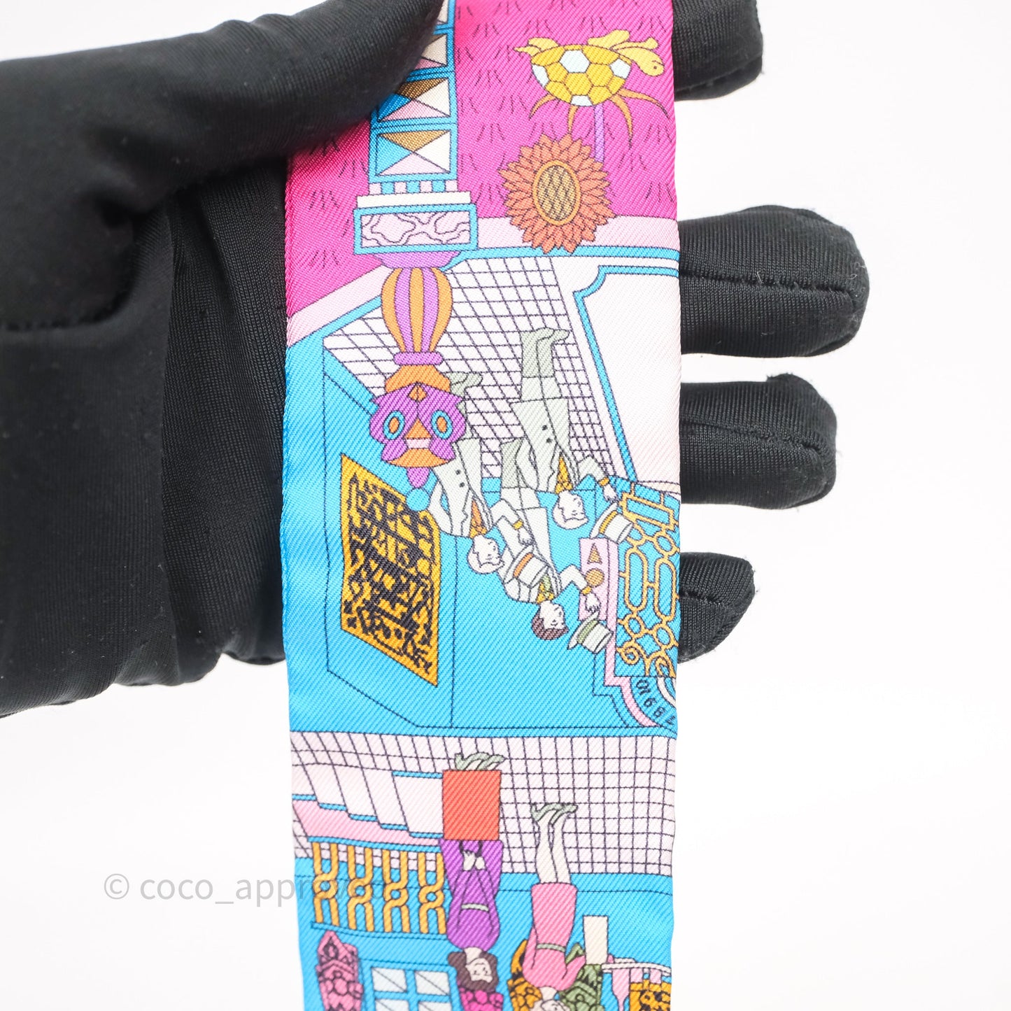 Hermès Maison des Carrés Silk Twilly