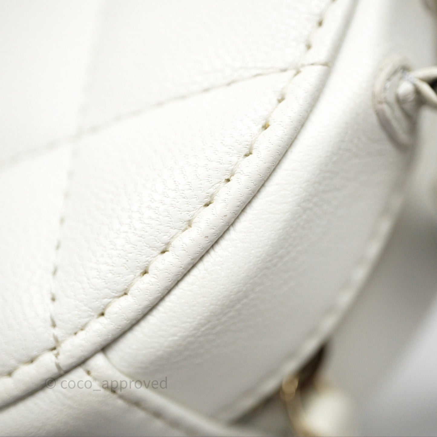 Chanel 19 Round Clutch With Chain White Calfskin Mixed Hardware