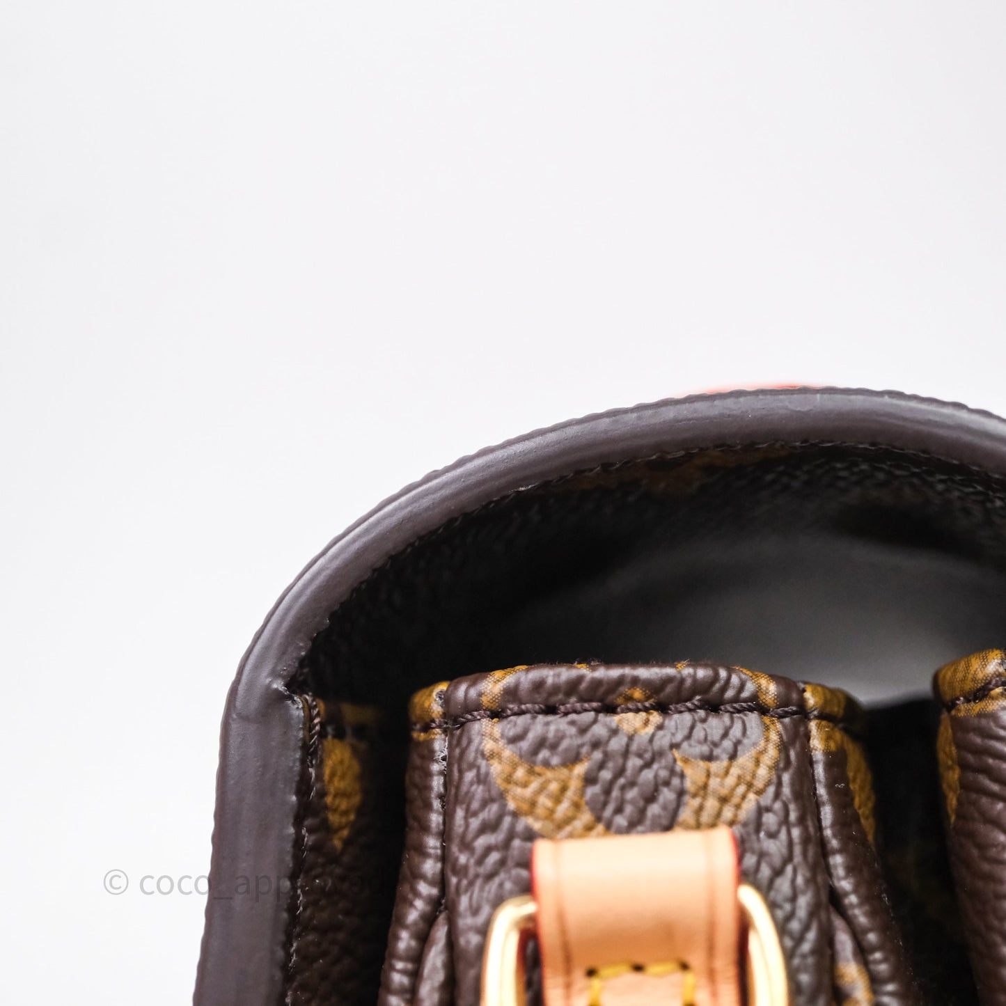 Louis Vuitton Pochette Métis East West Monogram Canvas