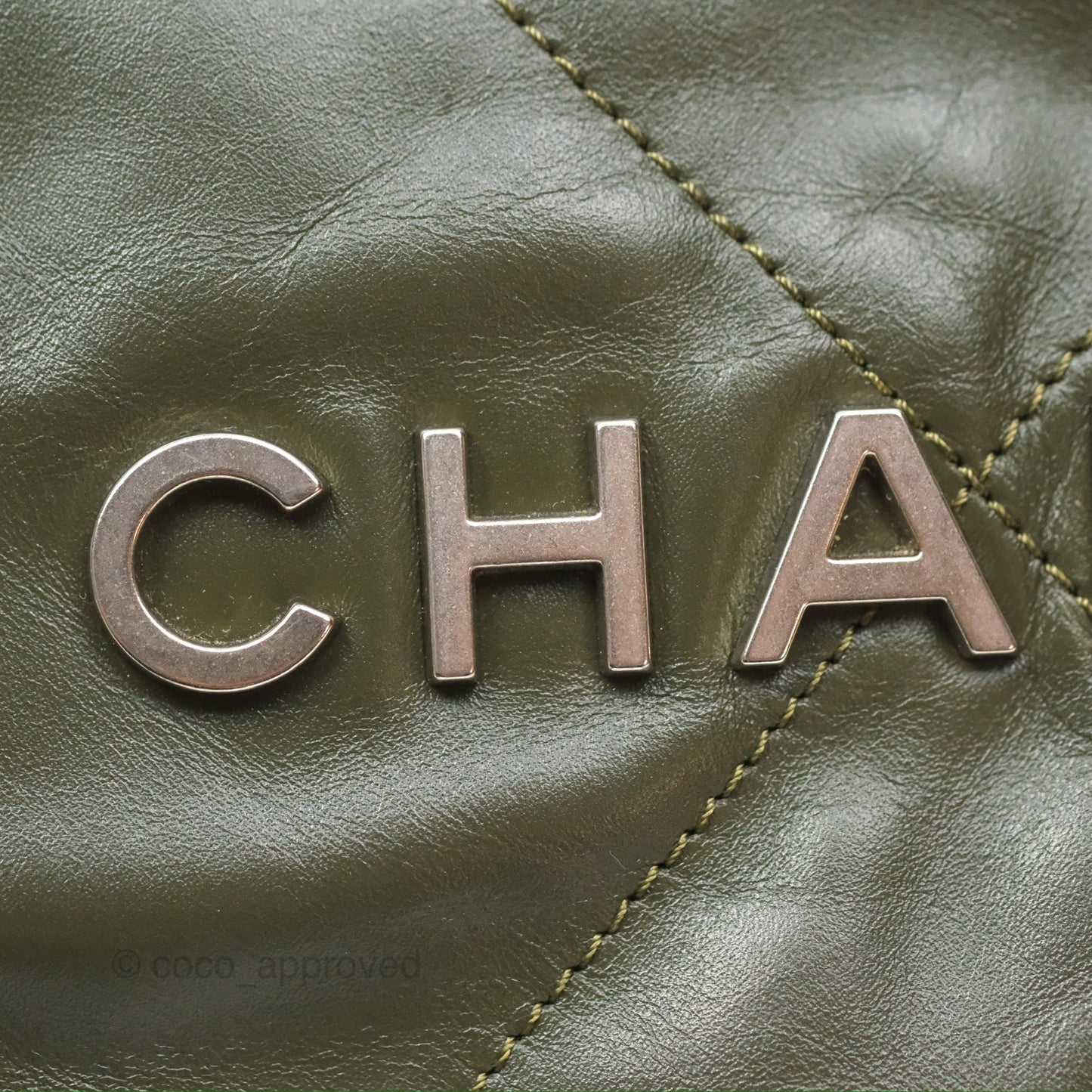 Chanel 22 Medium Green Shiny Calfskin Ruthenium Hardware