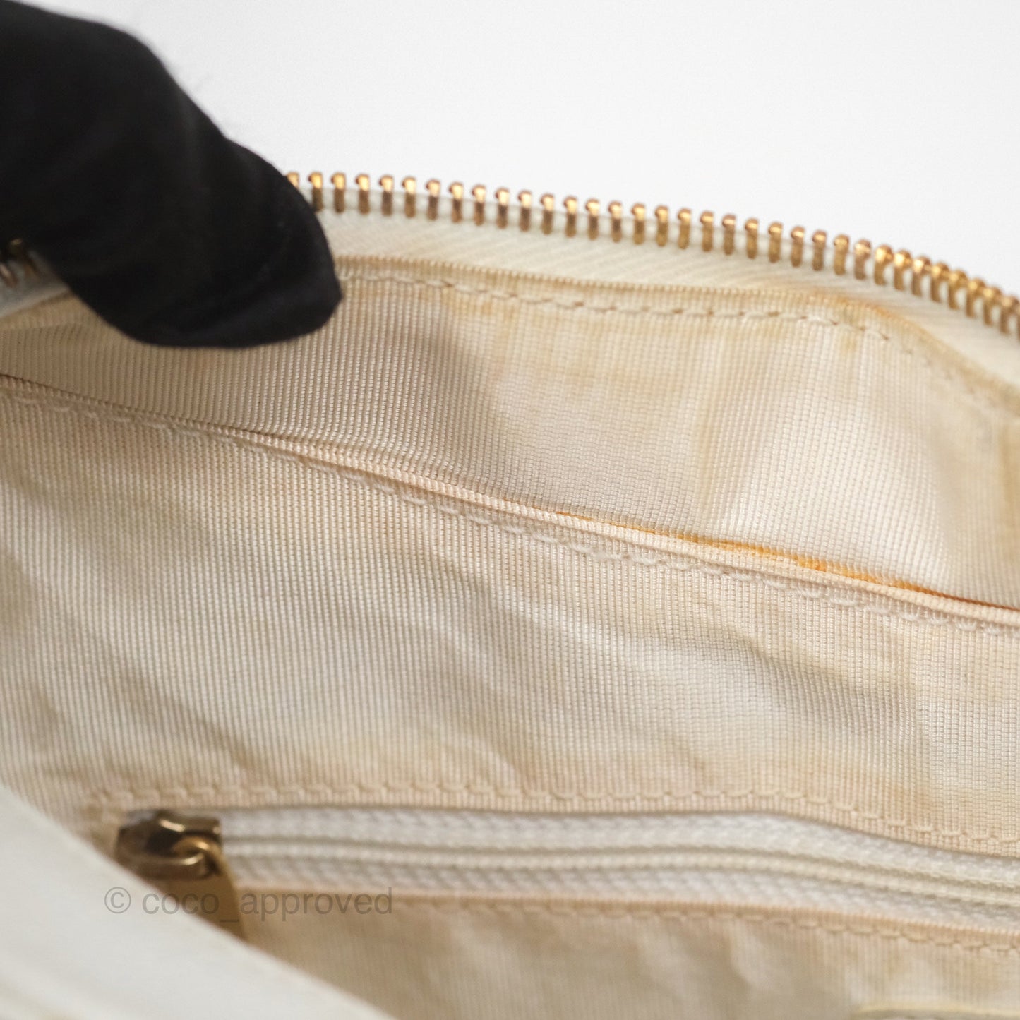 Chanel Vintage CC Quilted Shoulder Bag White Caviar Gold Hardware