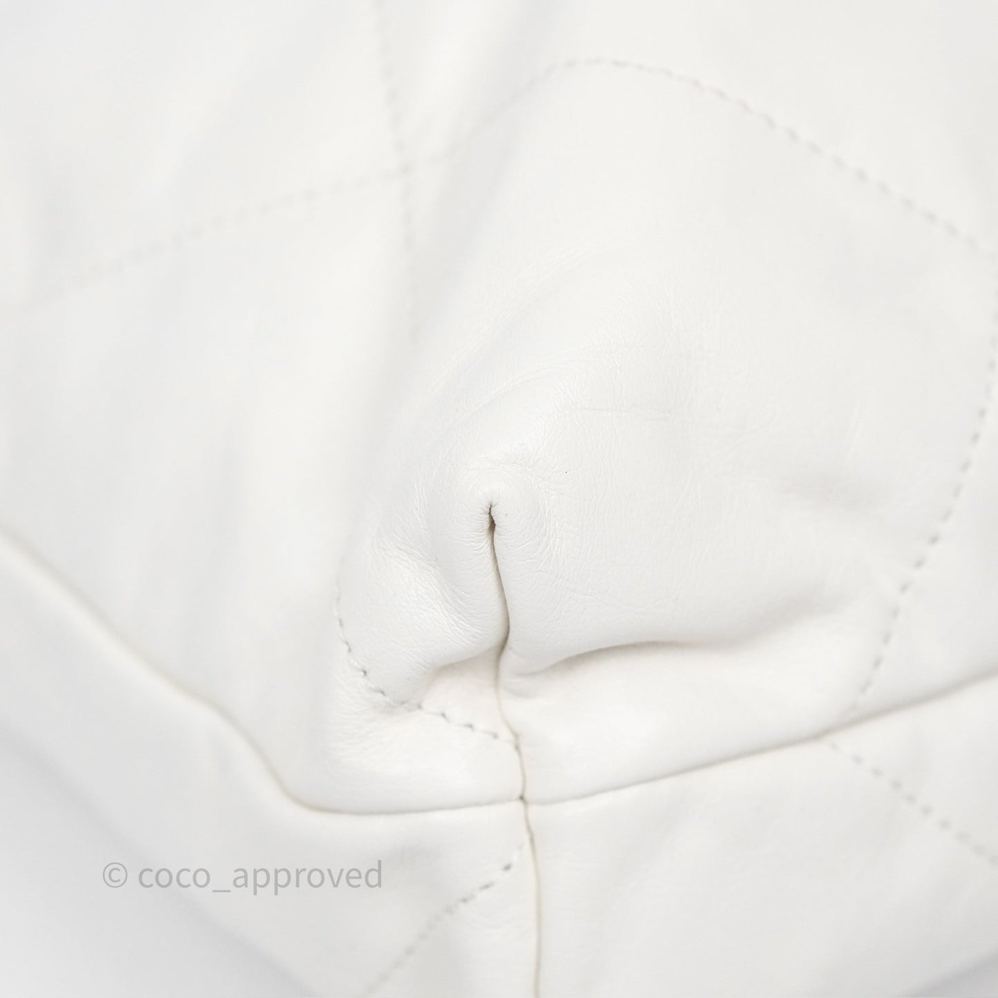 Chanel 22 Medium White Shiny Crumpled Calfskin Aged Gold Hardware