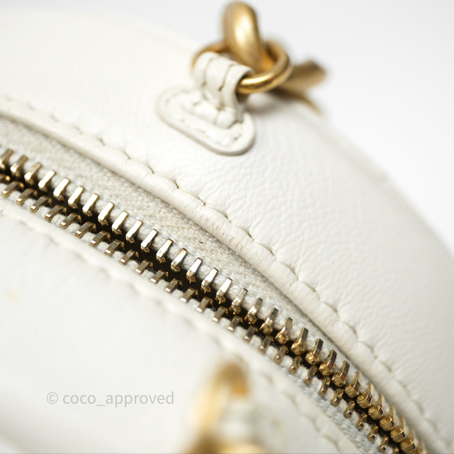 Chanel 19 Round Clutch With Chain White Calfskin Mixed Hardware
