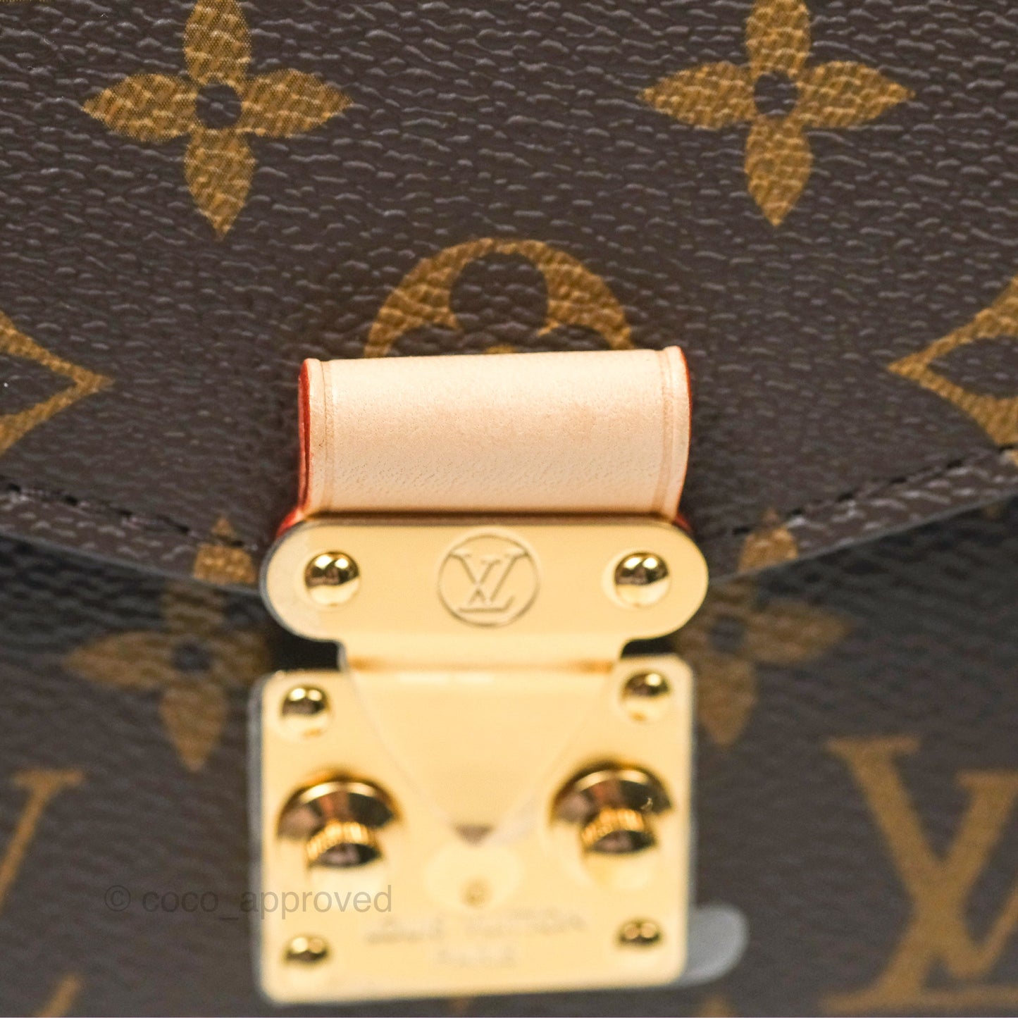 Louis Vuitton Pochette Métis East West Monogram Canvas