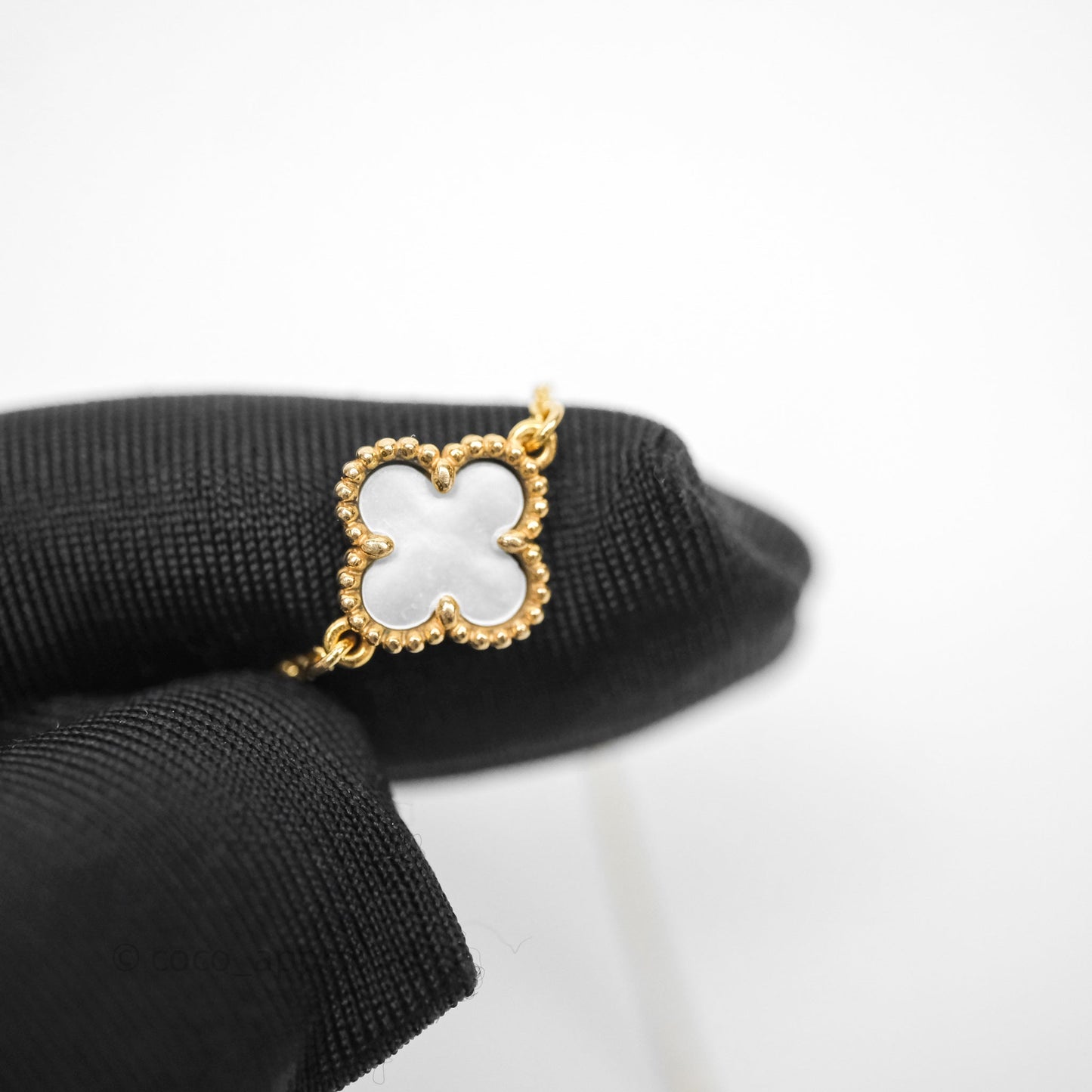 Van Cleef & Arpels Sweet Alhambra Bracelet Yellow Gold & Mother-of-pearl
