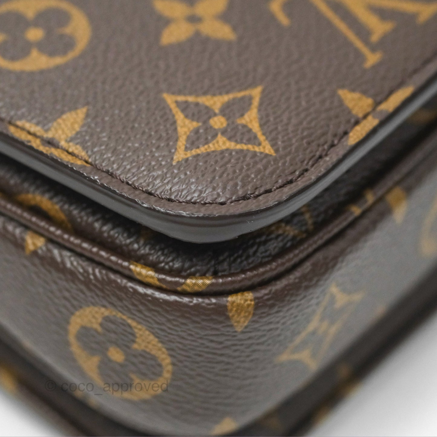 Louis Vuitton Pochette Métis East West Monogram Canvas