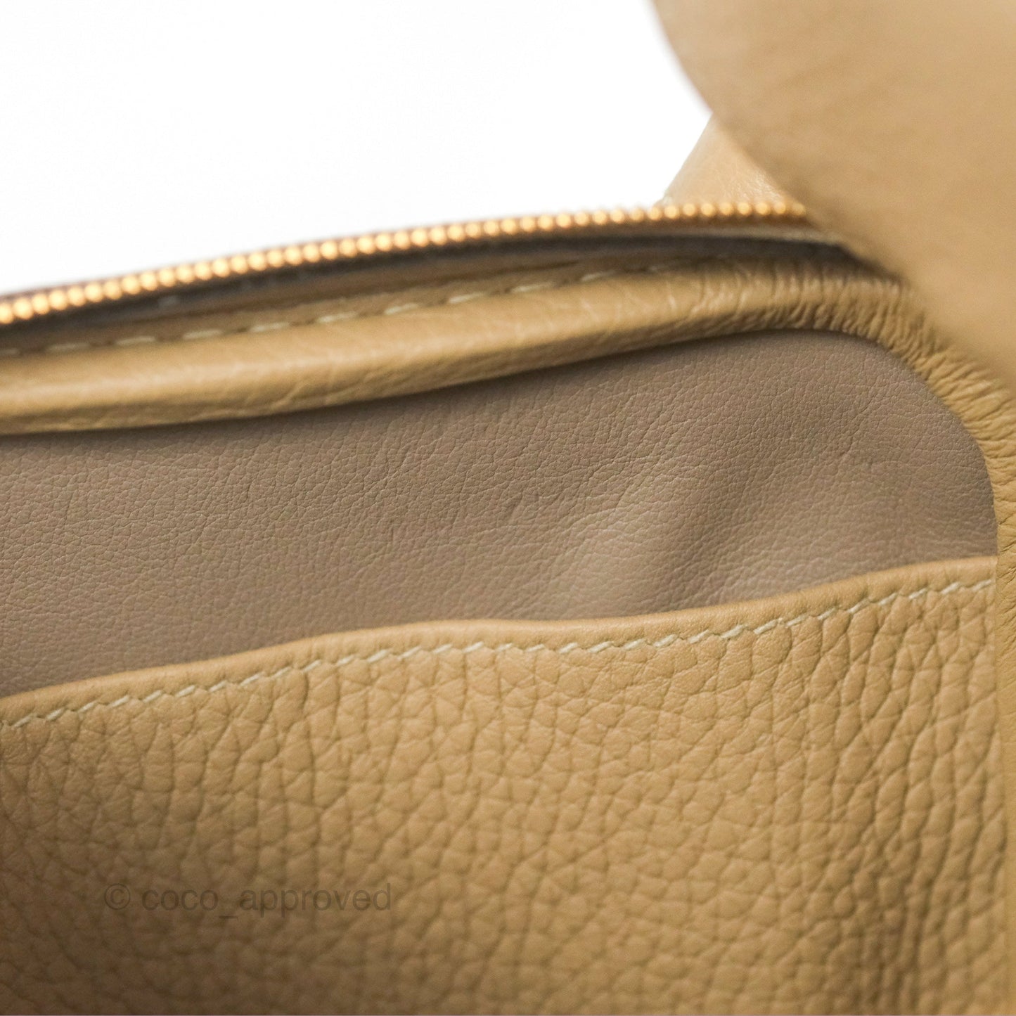 Hermès Lindy 26 Trench Clemence Gold Hardware