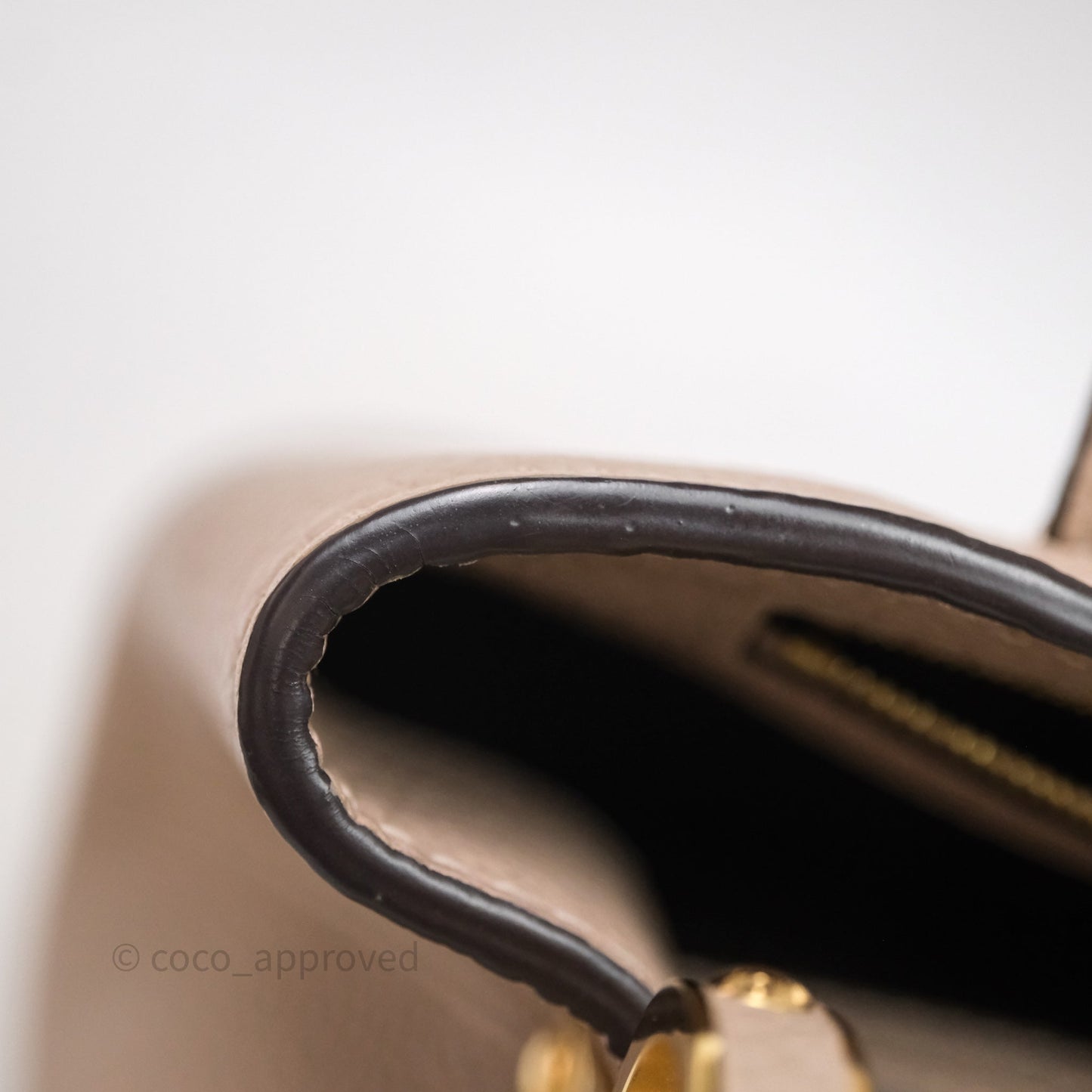 Louis Vuitton Taurillon Capucines BB Galet