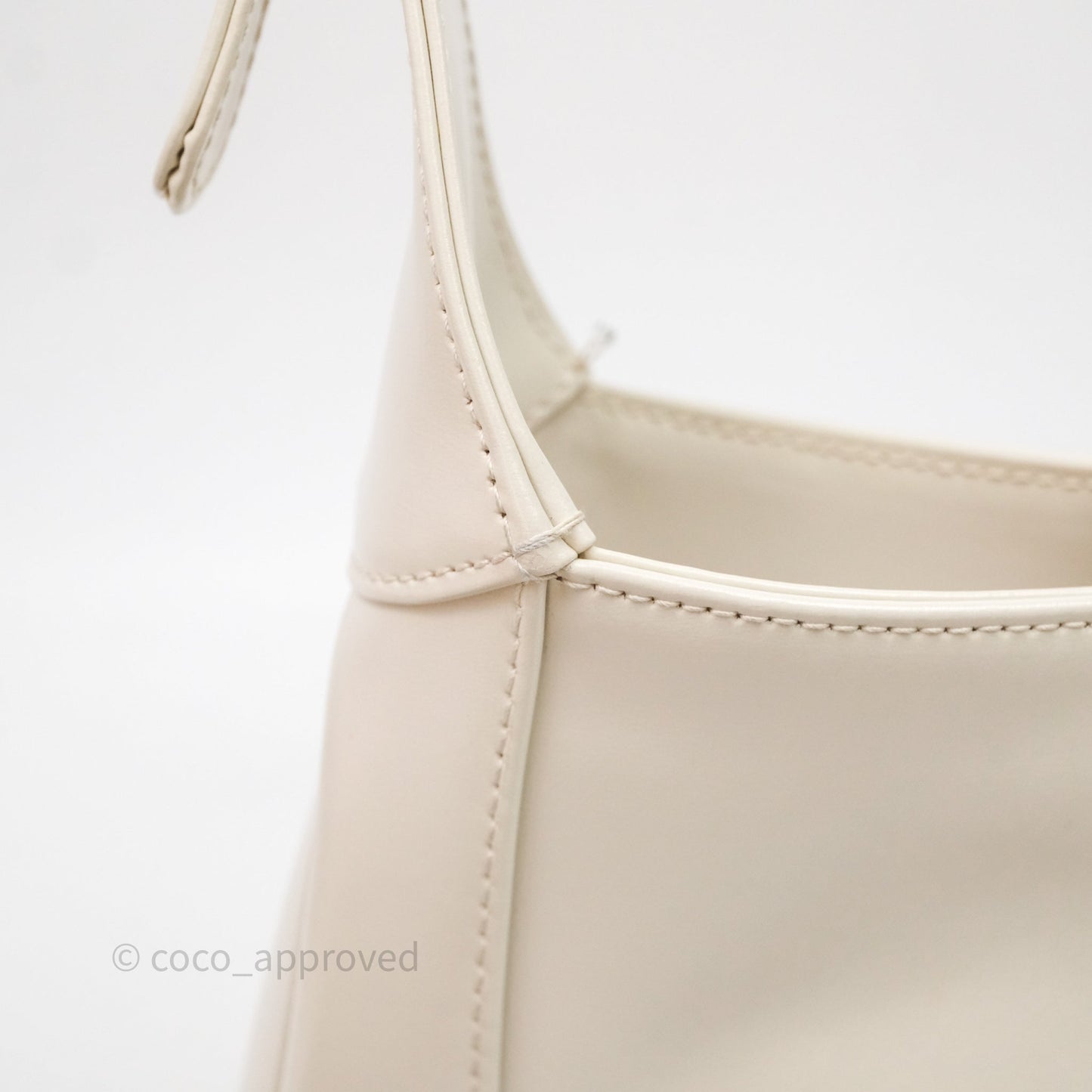 Gucci Jackie 1961 White Small Shoulder Bag Gold Hardware