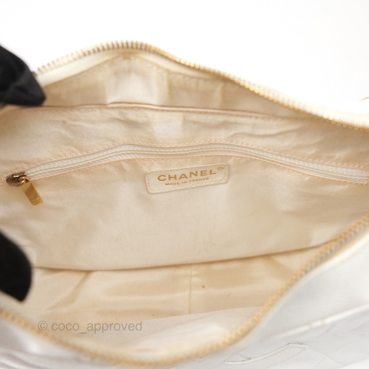 Chanel Vintage CC Quilted Shoulder Bag White Caviar Gold Hardware