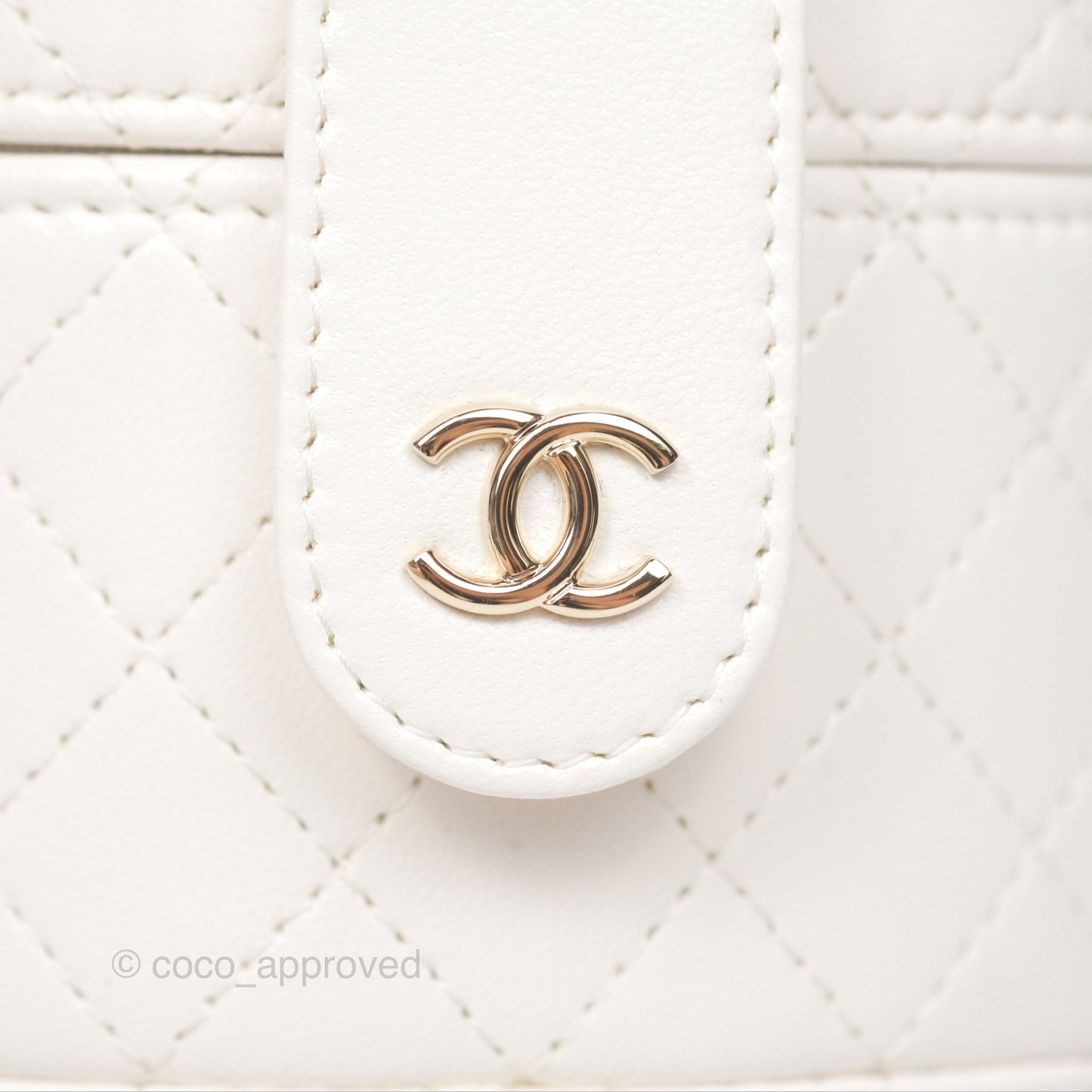 Chanel Quilted Round Vanity Clutch With Chain Lambskin White Gold Hardware