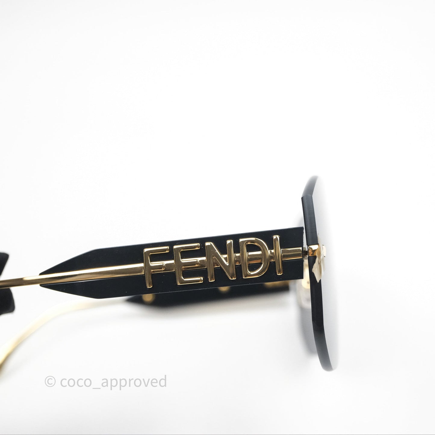 Fendi Fendi Logo Black Sunglasses Gold Tone