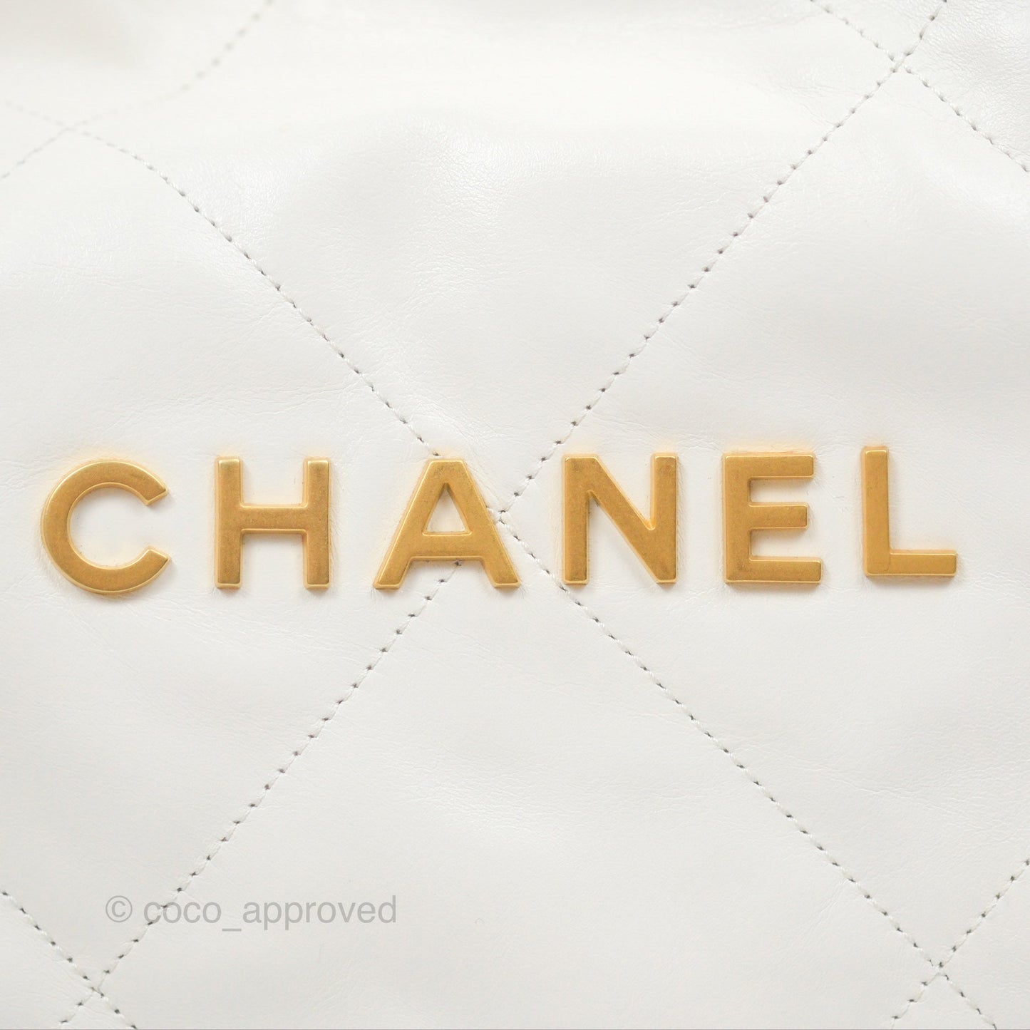 Chanel 22 Medium White Shiny Calfskin Aged Gold Hardware