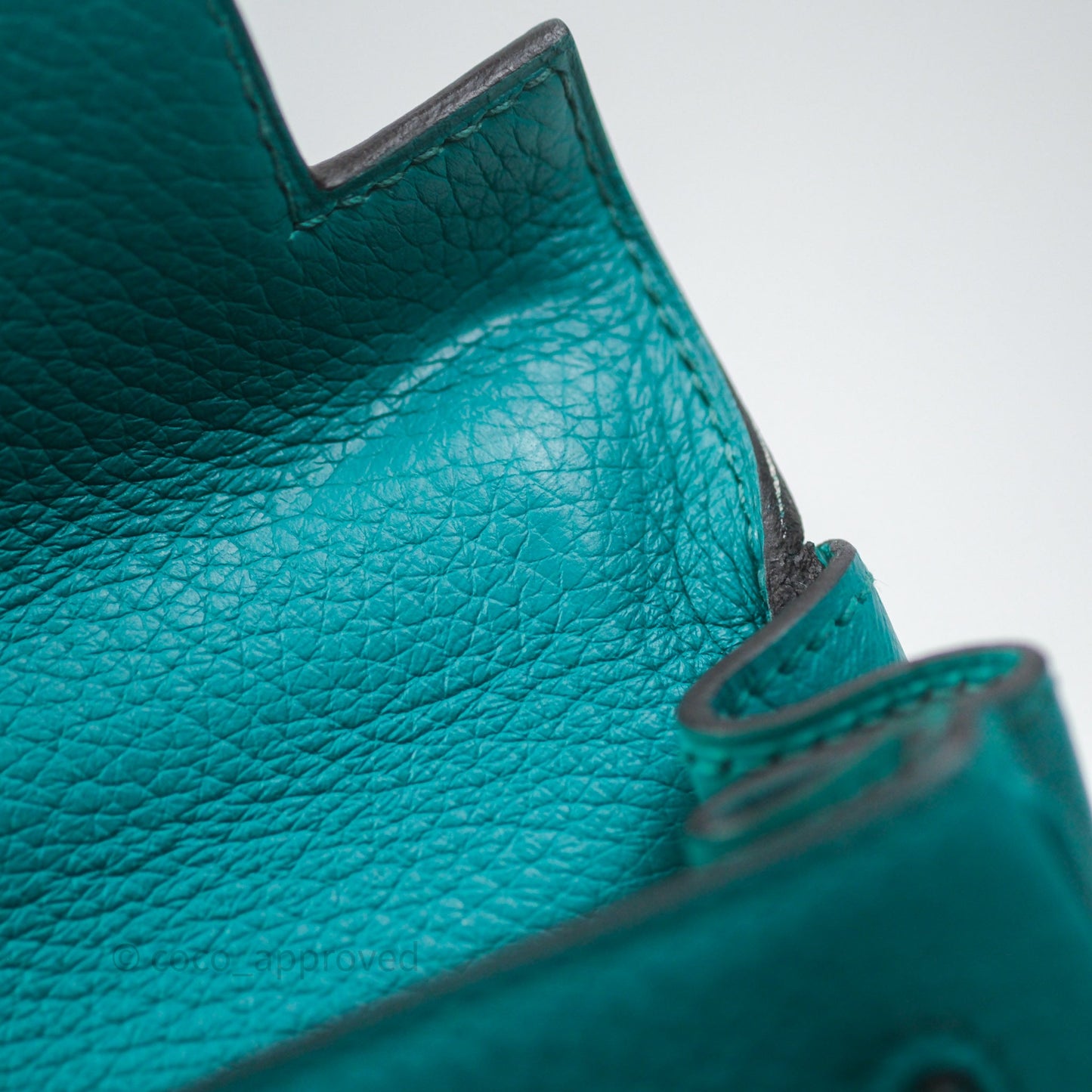 Hermès Kelly 28 Retourne Bleu Paon 7F Clemence Gold Hardware