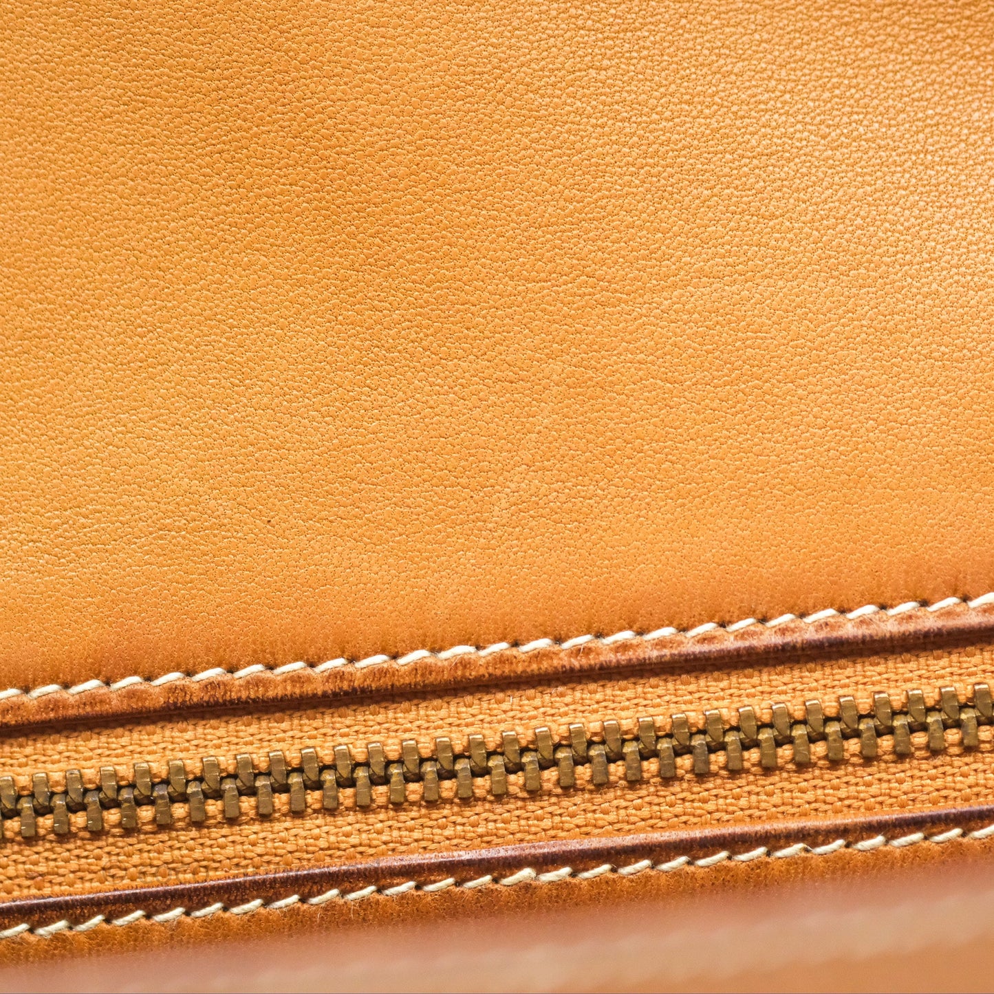 Hermès Vintage Lydie Gold Bag Gold Hardware