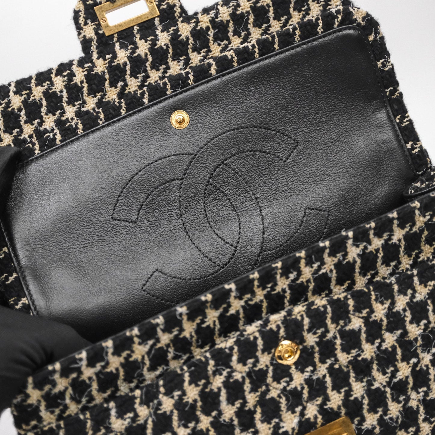 Chanel Reissue 225 Black Beige Houndstooth Tweed Antique Gold Hardware