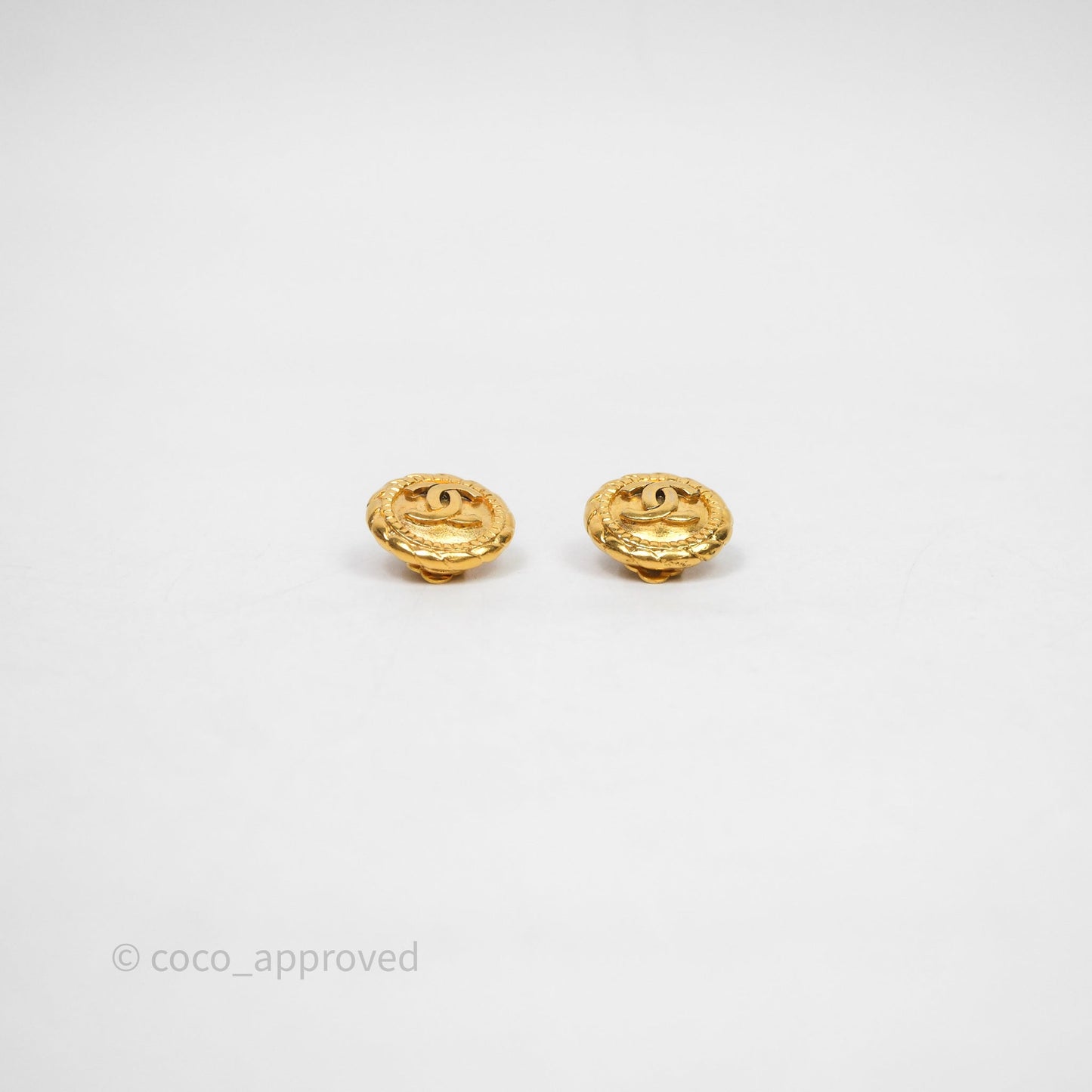 Chanel Vintage CC Round Clip On Earrings Gold Tone