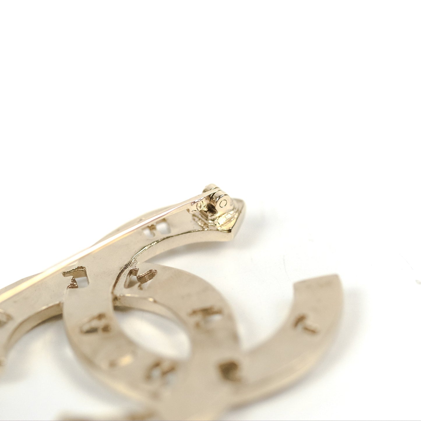 Chanel CC Pearl Crystal Logo Brooch Gold Tone 21K
