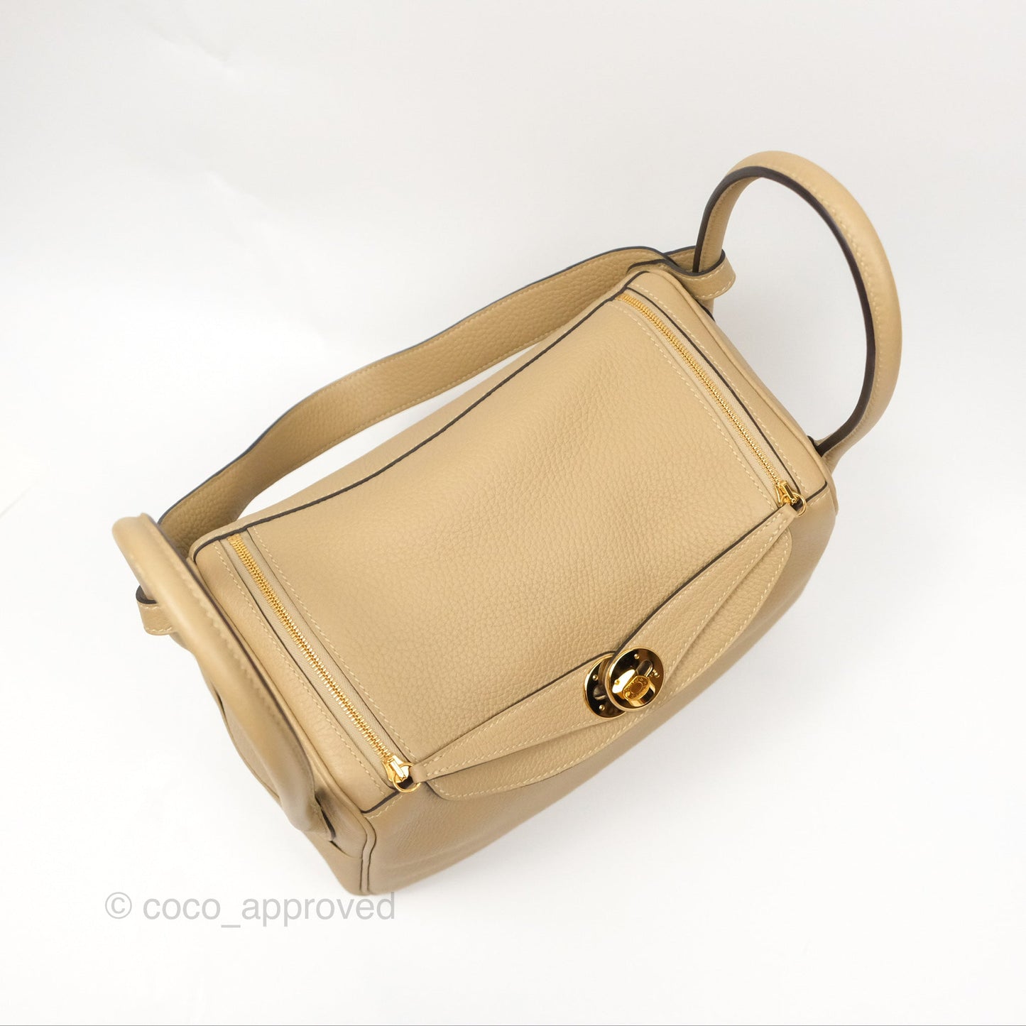 Hermès Lindy 26 Trench Clemence Gold Hardware
