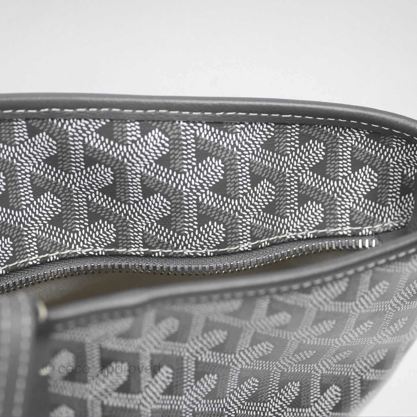 Goyard St Artois Tote MM ⁣⁣⁣⁣⁣⁣⁣⁣⁣⁣⁣⁣⁣⁣⁣⁣⁣⁣⁣⁣Grey Canvas