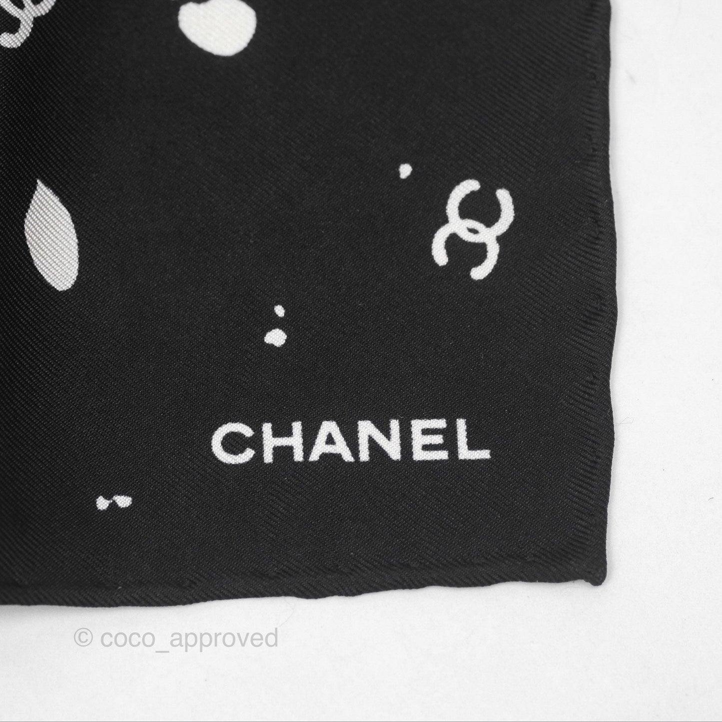 Chanel Floral Print Silk Hair Accessory in Black/ White