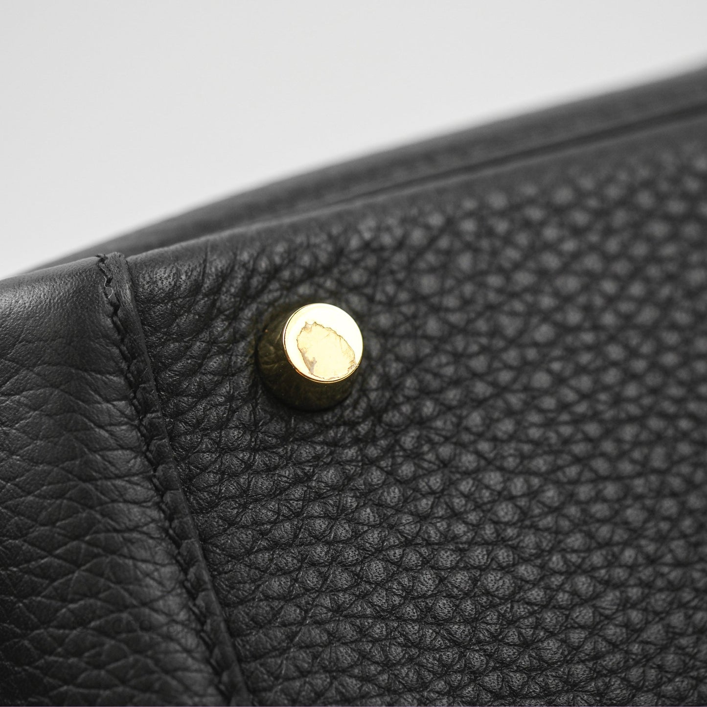 Hermès Lindy 26 Black Clemence Gold Hardware