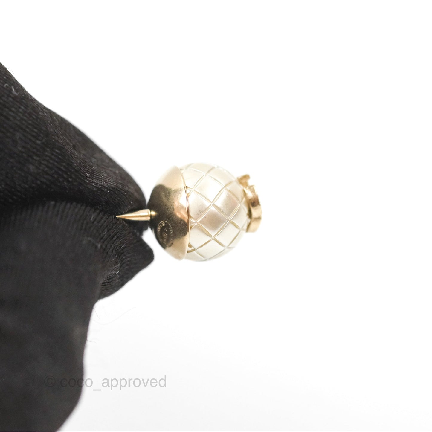 Chanel CC Round Earrings Gold Tone 16P
