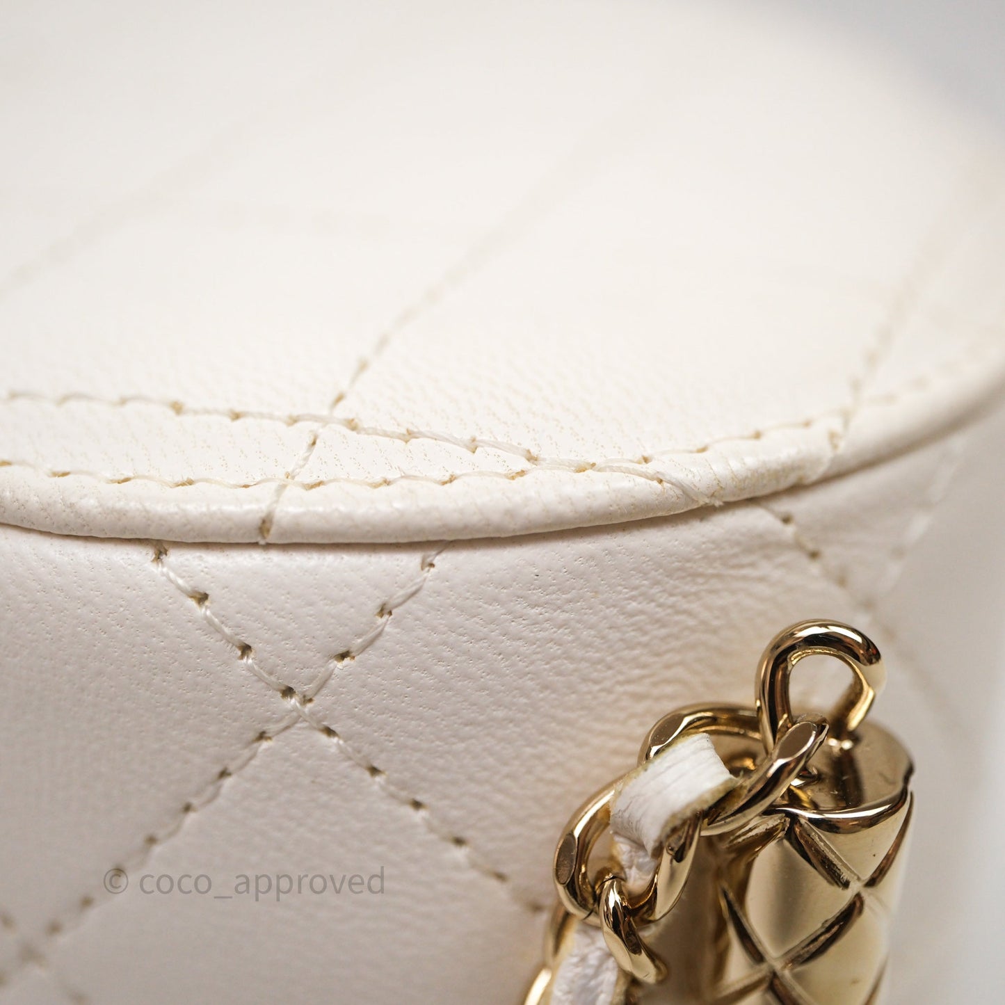Chanel Quilted Round Vanity Clutch With Chain White Lambskin Gold Hardware